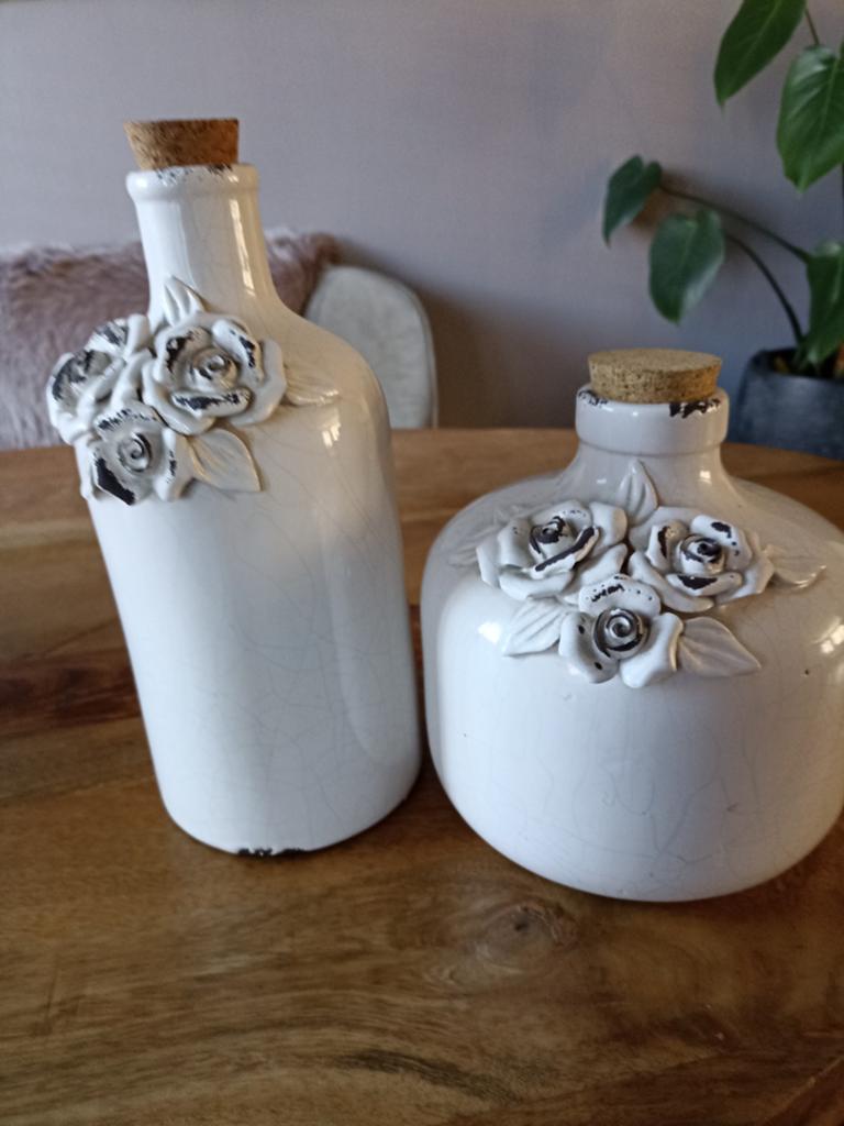 Twee mooie potten/ vazen met roosjes, Overige kleuren, Ophalen of Verzenden, Minder dan 50 cm, Glas