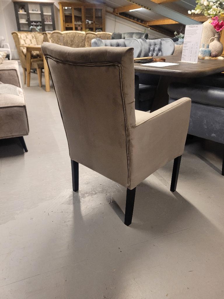 *VOORRAAD* 6 Landelijke Eetkamerstoel Bianca Stof Taupe (2), Overige kleuren, Nieuw, Ophalen of Verzenden, Landelijke eetkamerstoelen capiton knoopjes stof Tiffany Taupe