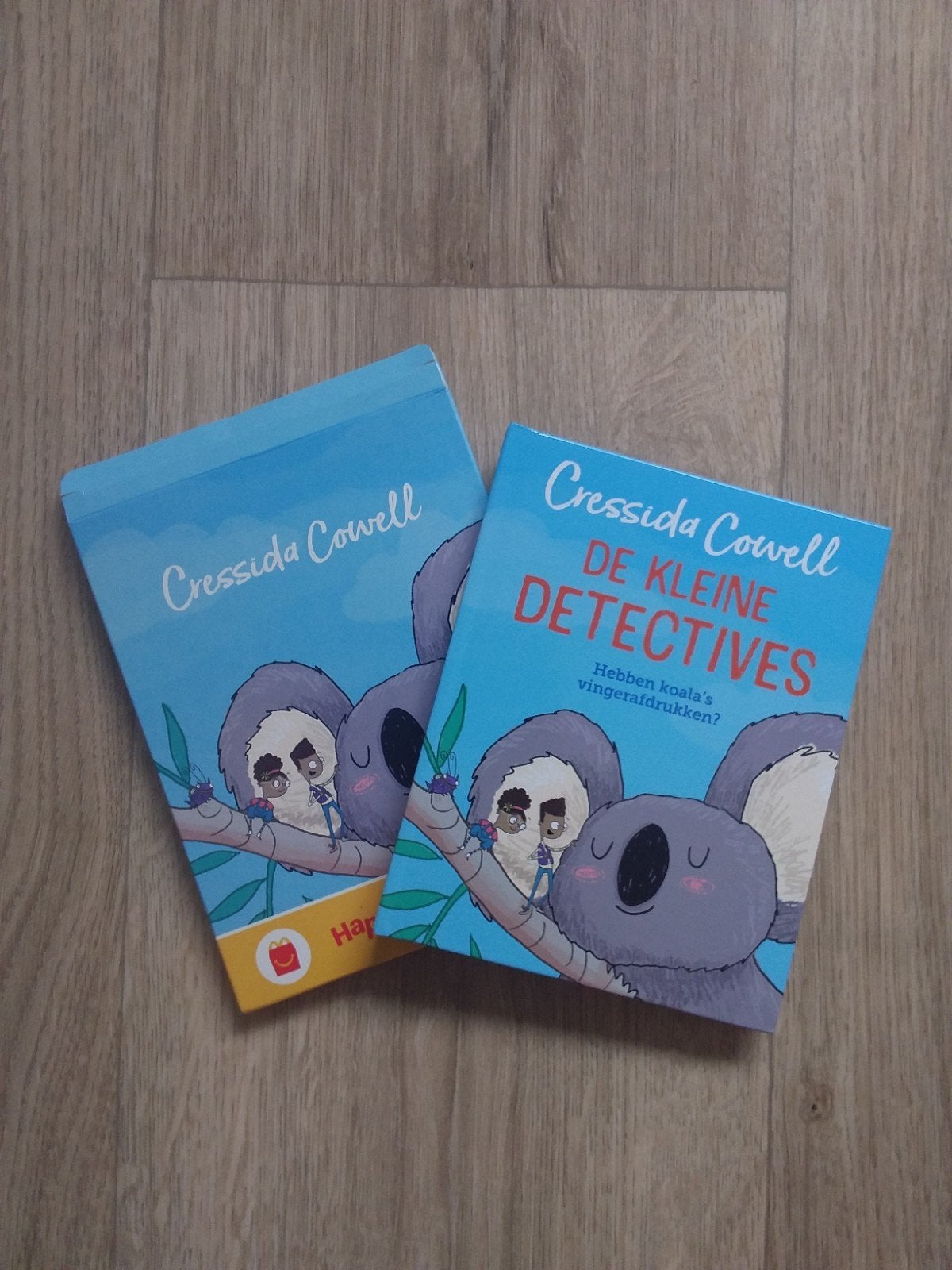 De Kleine Detectives - Cressida Cowell (Happy Meal Readers), Ophalen of Verzenden, Nieuw, Cressida Cowell, Fictie algemeen