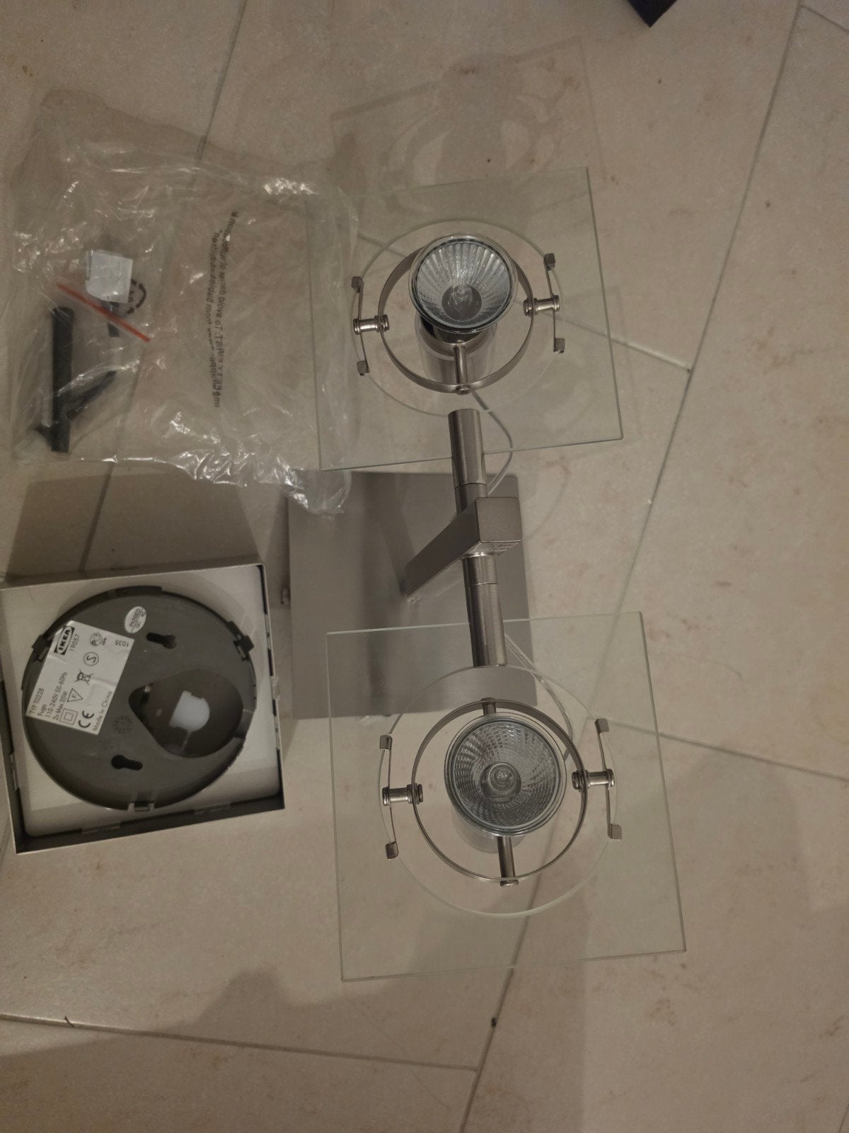 IKEA FUGA Wand-/Plafondlamp met 2 Verstelbare Spots, Huis en Inrichting, Zilver, Modern, Verstelbaar, GU10