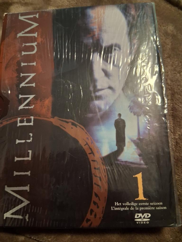 Millennium Seizoen 1 - 6-Disc Collector's Edition (Nieuw), Cd's en Dvd's, Dvd's | Tv en Series, Vanaf 16 jaar, Boxset, Ophalen of Verzenden