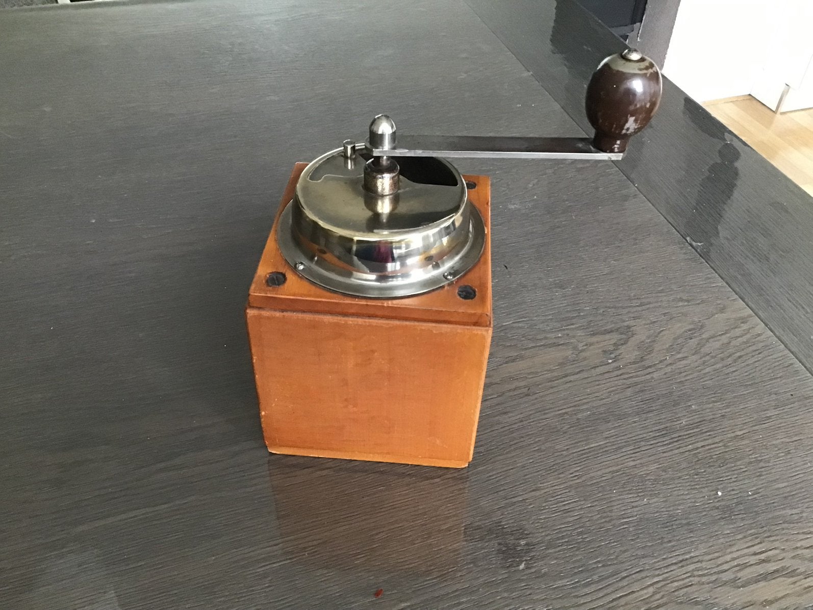 Hand koffiemolen., Ophalen, Zo goed als nieuw, Gps of Kompas