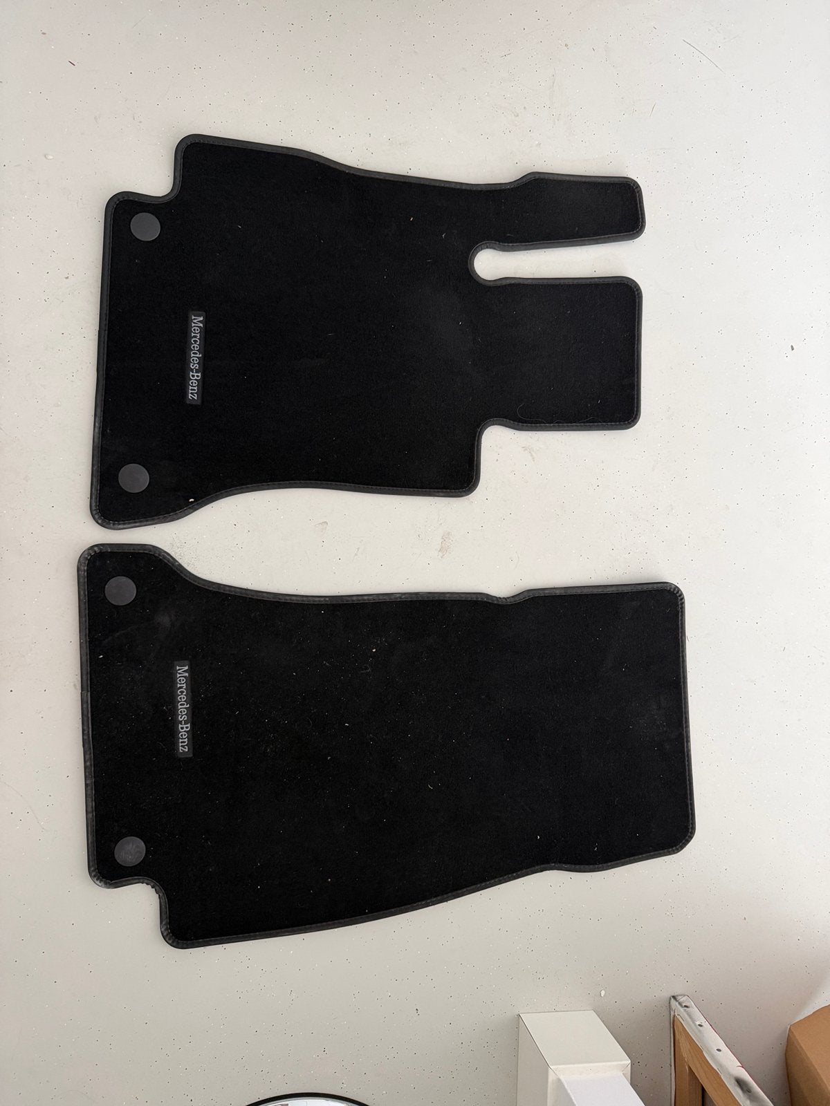 Originele Mercedes-Benz velours automatten – Voor (2 stuks), Ophalen of Verzenden, Zo goed als nieuw