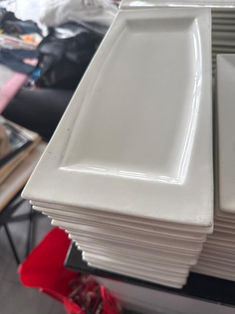 26 Witte rechthoekige schalen/borden, Ophalen, Keramiek, Zo goed als nieuw, Bord(en)