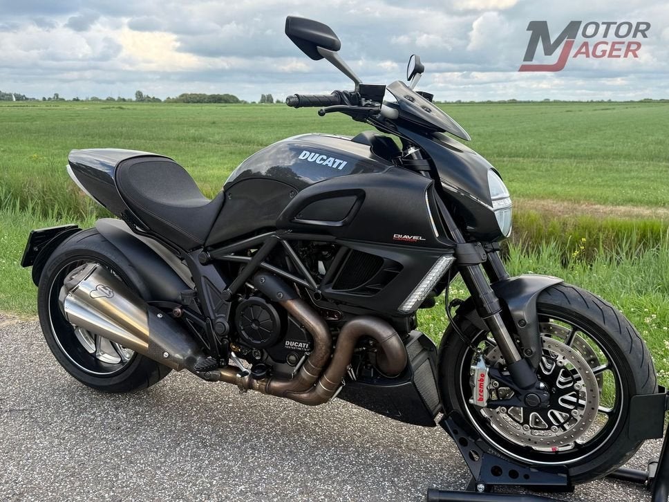 DUCATI DIAVEL CARBON - UNIEKE STAAT! - ( 1260 ), Motoren, DUCATI, 2 cilinders, 1198 cc, Motorrijbewijs A