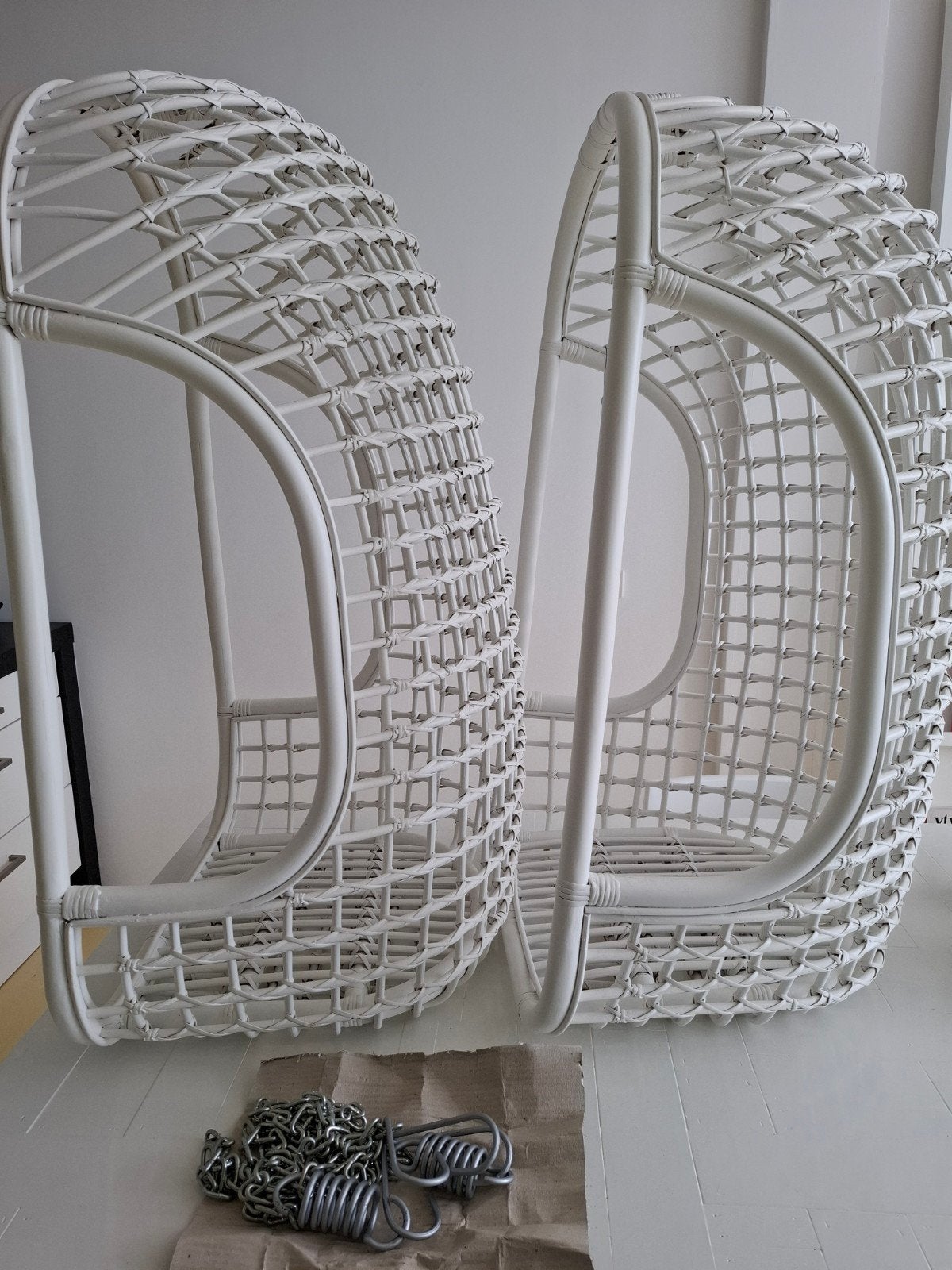HK Living rotan Egg Chair hangstoel wit 2 stuks voor 140 eur, Ophalen