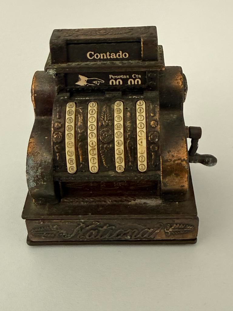 Vintage metalen puntenslijper in de vorm van een kassa, Ophalen of Verzenden, Gebruikt