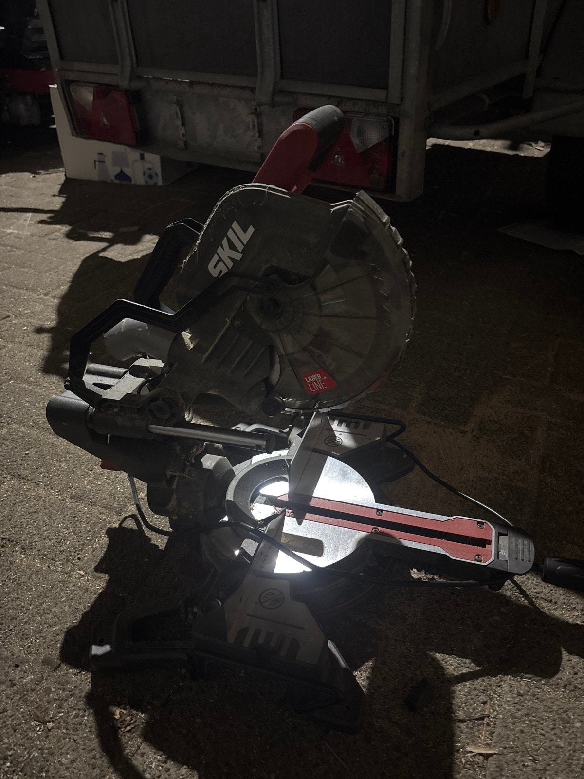 Skil Afkortzaag - Krachtige Zaag voor Diverse Klussen, Doe-het-zelf en Verbouw, Ophalen, Gebruikt, 600 tot 1200 watt, Afkortzaag