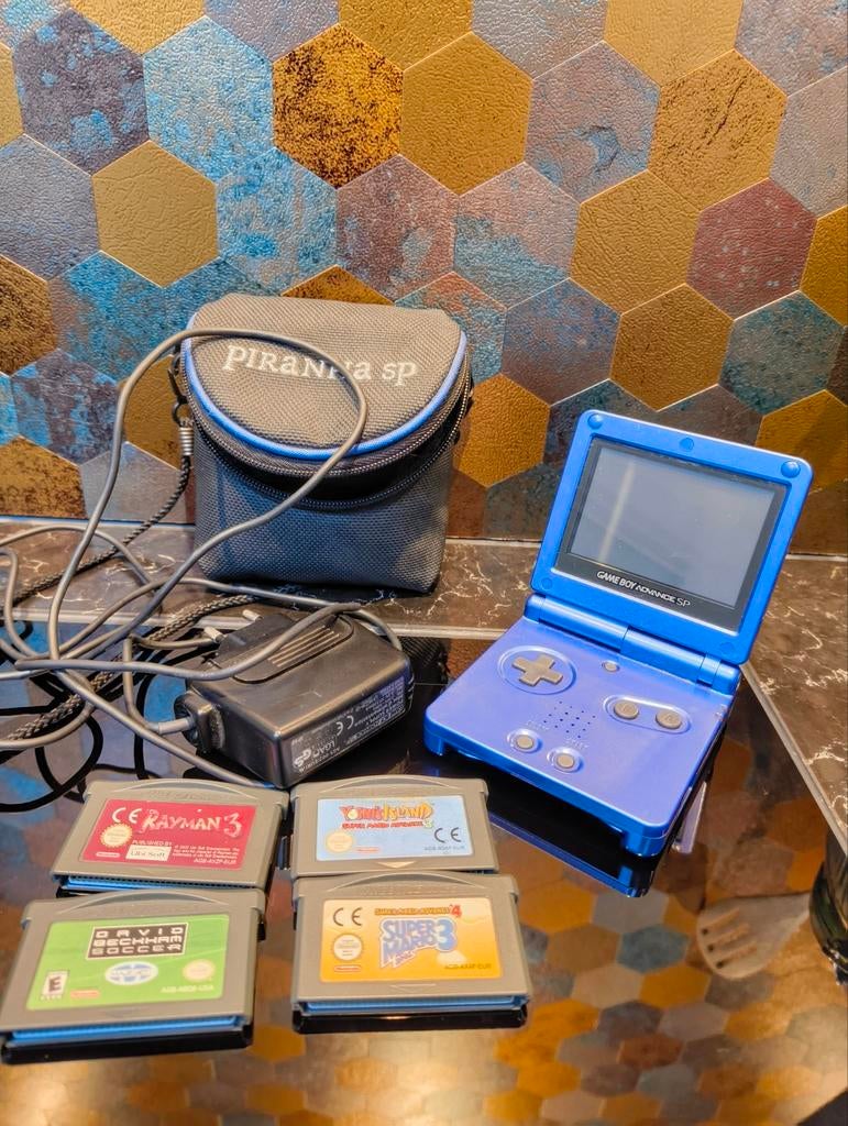 Game Boy Advance SP met 4 spellen en tasje, Spelcomputers en Games, Games | Nintendo Game Boy, Ophalen, Gebruikt, Overige genres