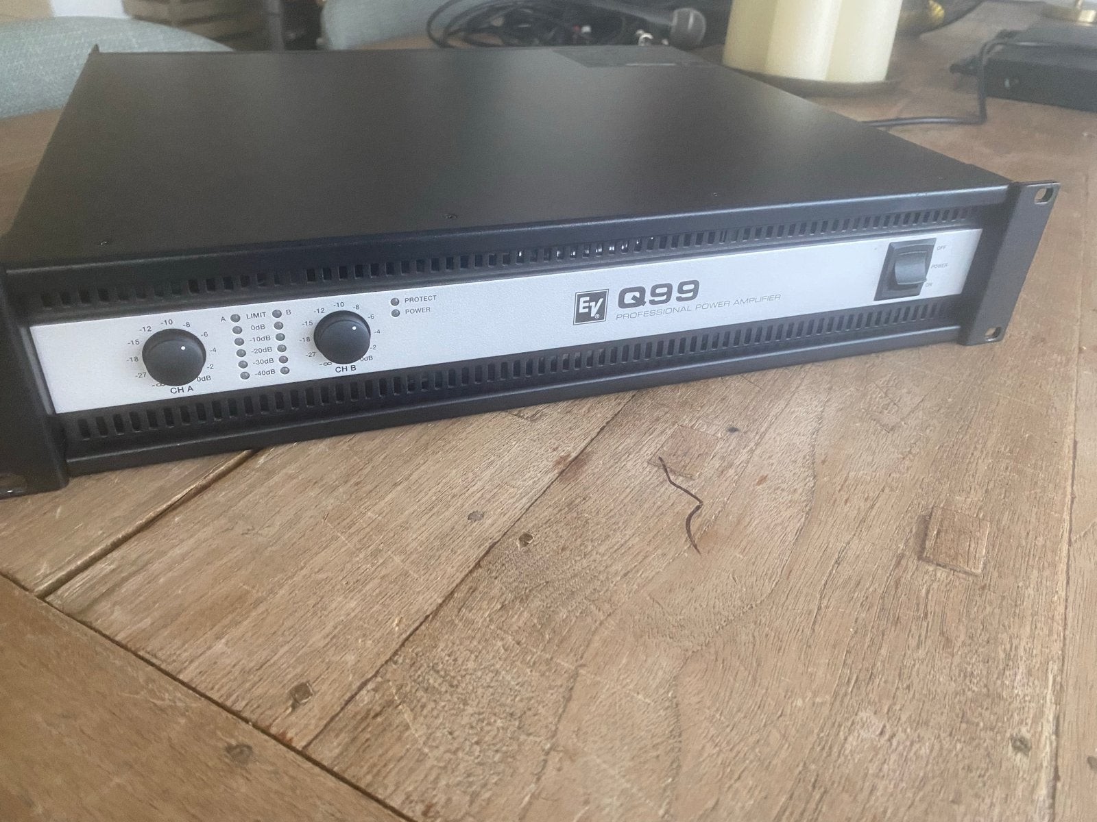 Electro-Voice Q99 Versterker - 2x900W, Zeer Weinig Gebruikt, Ophalen of Verzenden, Zo goed als nieuw, Nvt, Nvt
