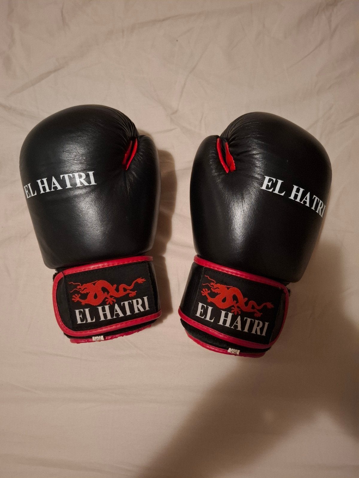 El Hatri Bokshandschoenen - Zwart/Rood, Gebruikt, Overige, Vechtsportbescherming, Maat M