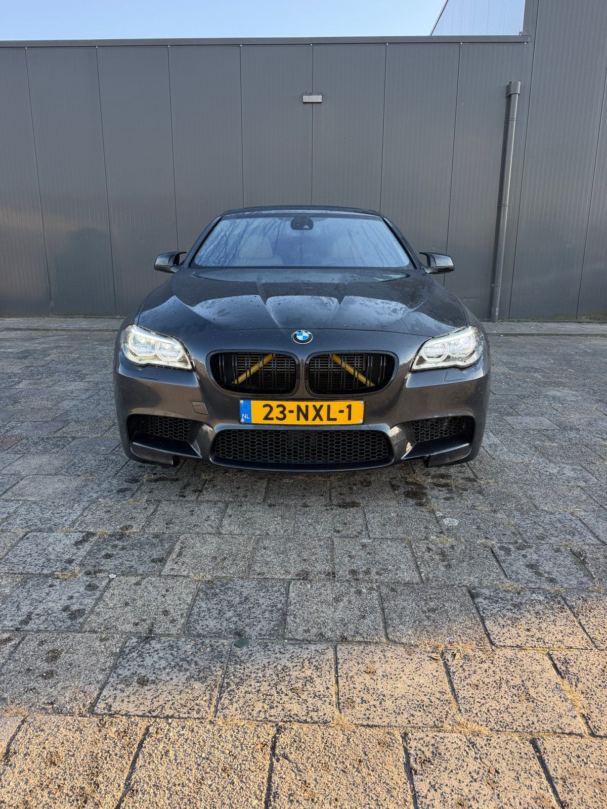 BMW 5-Serie 4.4 I 550 AUT 2010 Grijs, Automaat, Dealer onderhouden, Achterwielaandrijving, 2000 kg