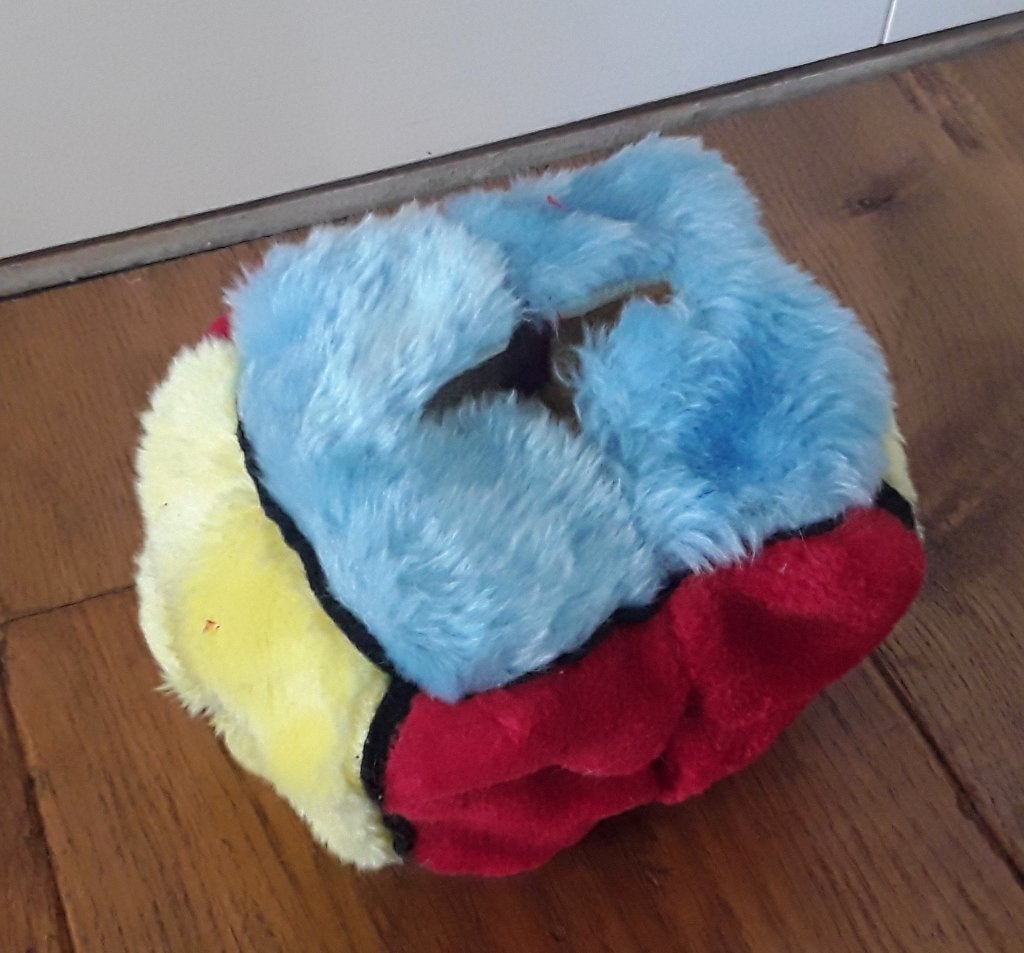 Kattenspeelgoed - slappe kubus met bijbehorend balletje, Dieren en Toebehoren, Ophalen of Verzenden, Zo goed als nieuw, Overig speelgoed