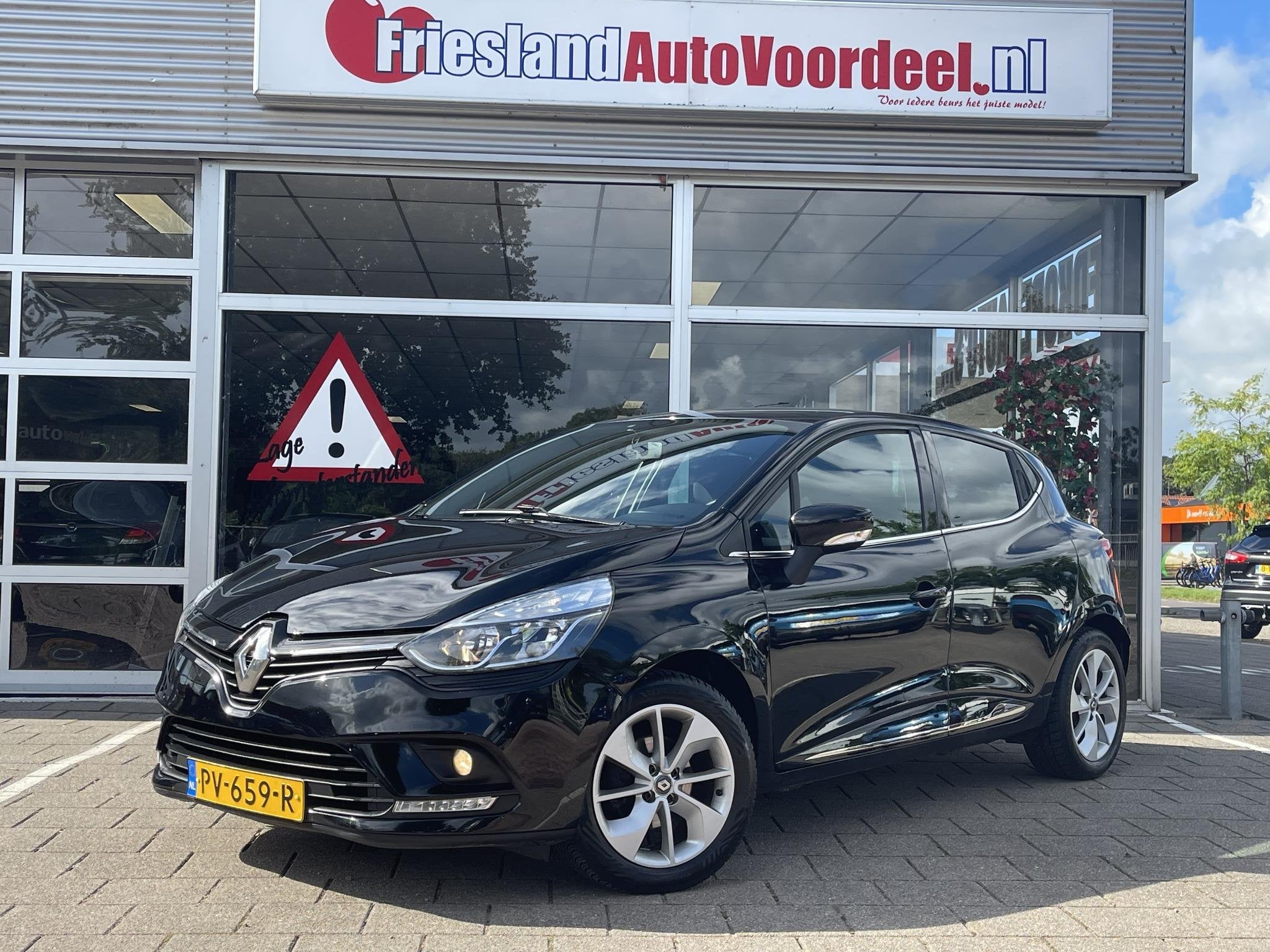 Renault Clio 0.9 TCe Limited /Cruise/Airco/Navi/Onderhoudshi, Voorwielaandrijving, 898 cc, Stof, Gebruikt