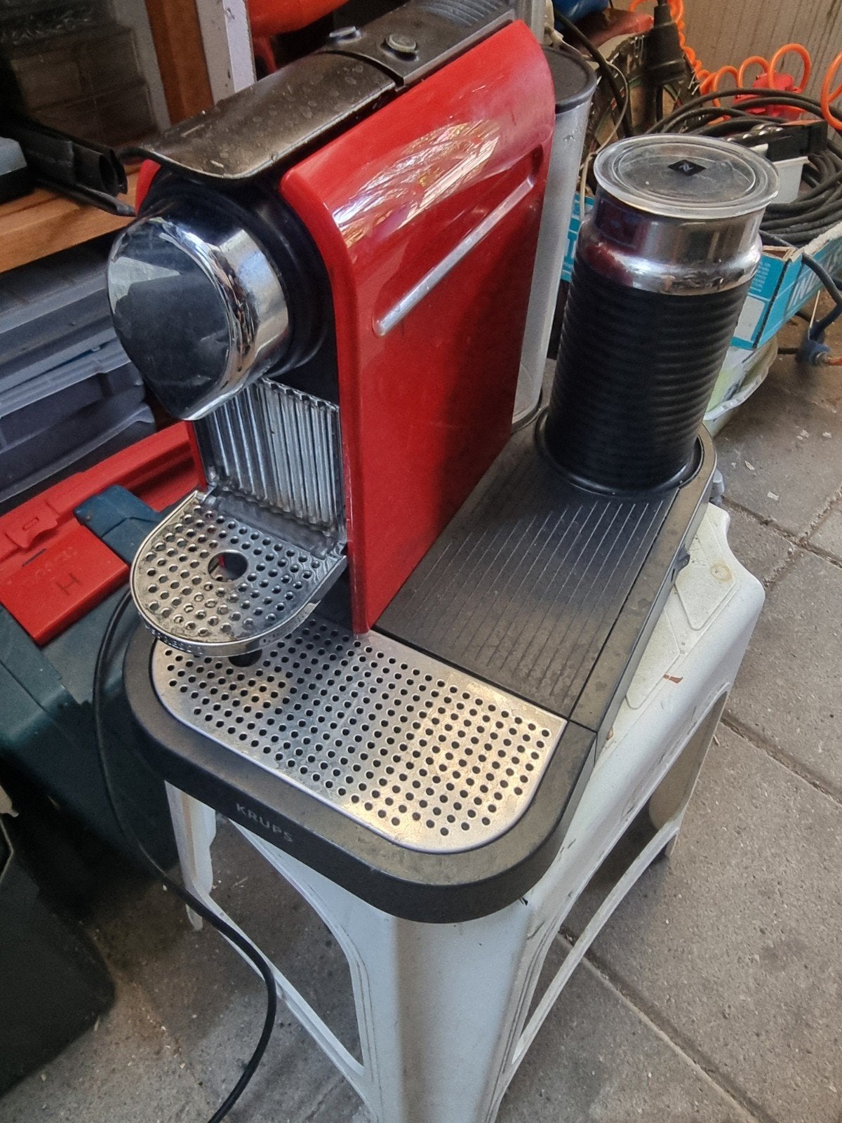 Nespresso Krups machine met melkopschuimer, Stoompijpje, Koffiepads en cups, Gebruikt, Espresso apparaat