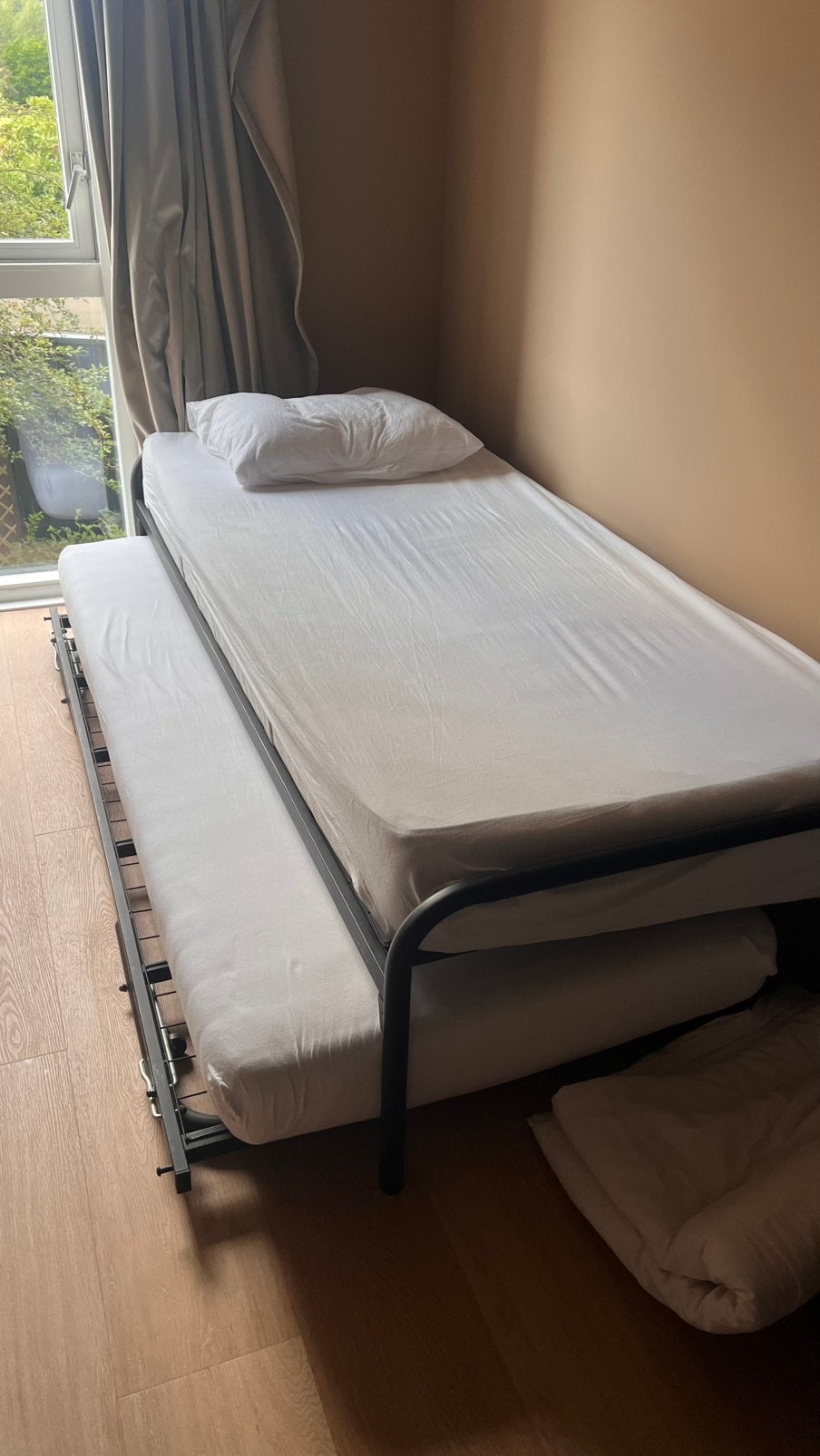 Logeerbedden, onderschuifbed, Gebruikt, 90 cm, Eenpersoons, Ophalen of Verzenden