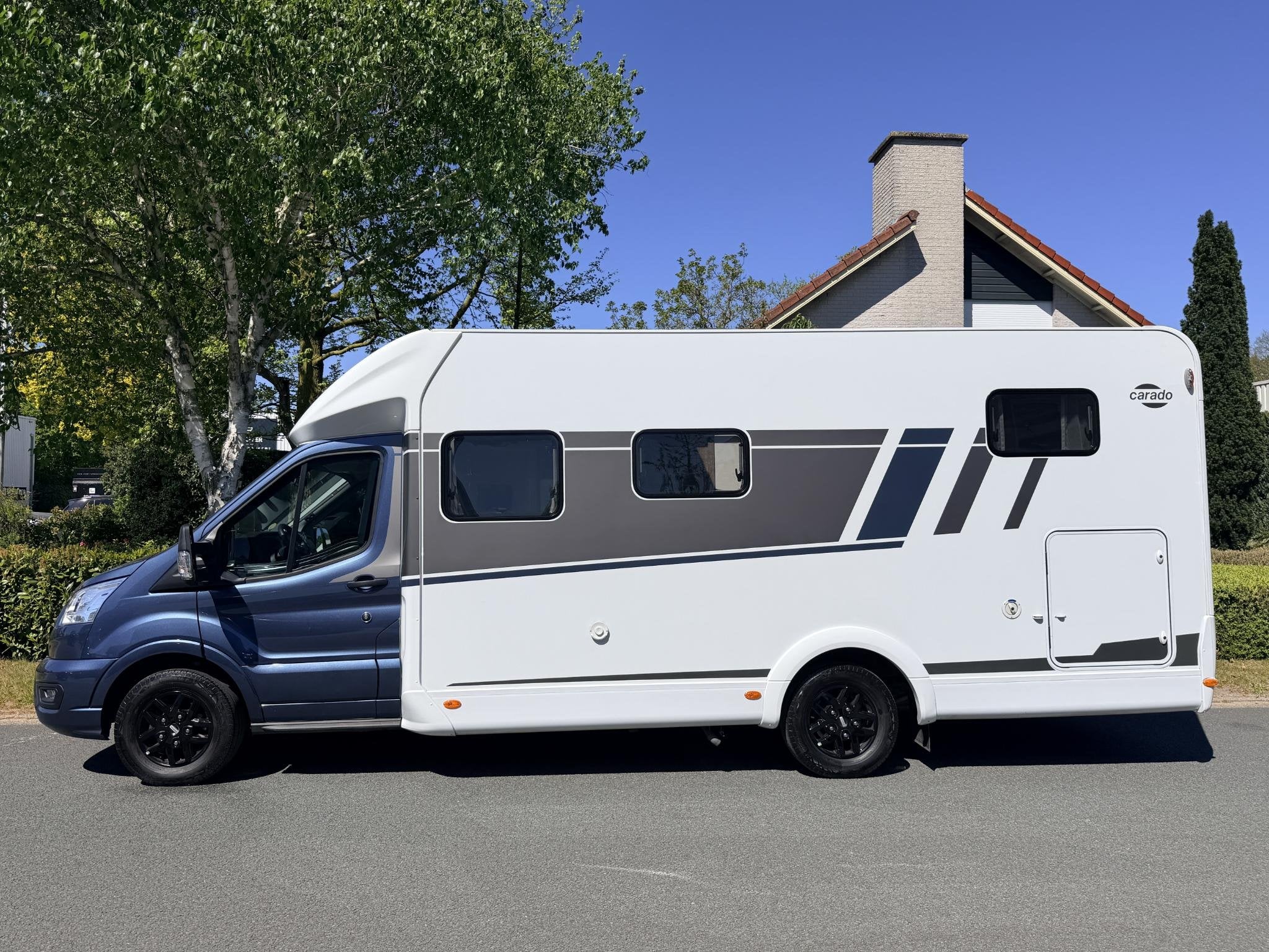 Carado T447t Ford 130PK Camper•Automaat•TV•5Persoons, Automaat, Fietsendrager, Bedrijf, Diesel