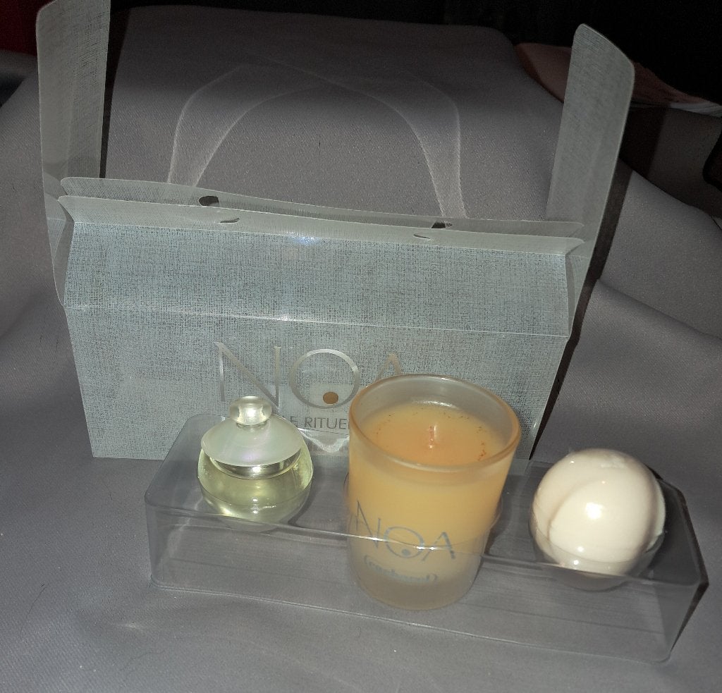 luxe parfum miniatuur set van Cacharel Noa, Ophalen of Verzenden, Zo goed als nieuw, Miniatuur