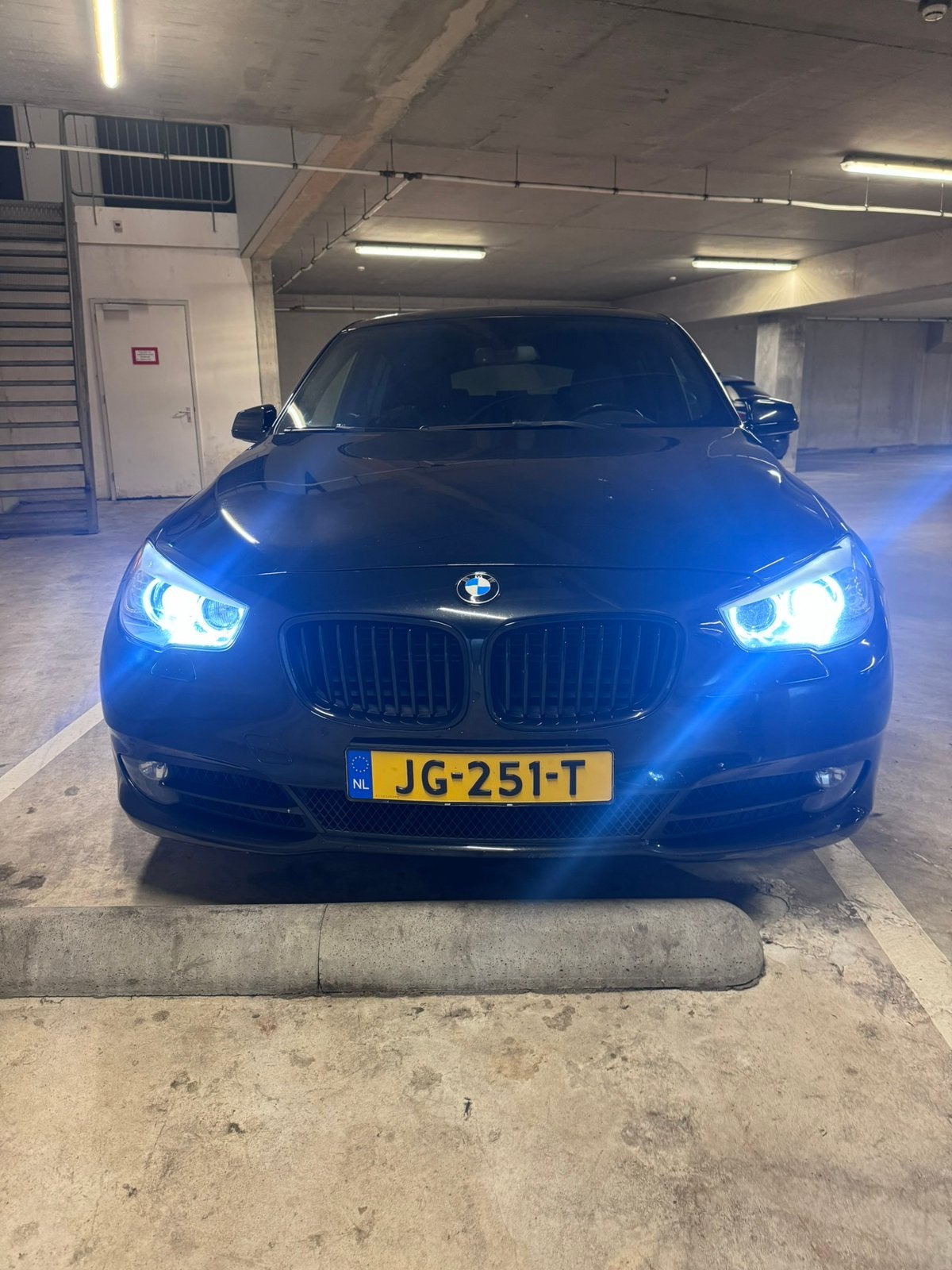 BMW 5-Serie GT 4.4 550I AUT 2010 Zwart, Auto's, Automaat, Achterwielaandrijving, 4395 cc, Zwart