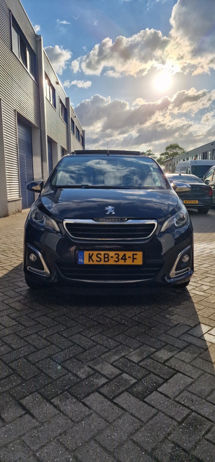 Peugeot 108 1.0 E-vti 72pk 5D 2019 Zwart, Auto's, Peugeot, Voorwielaandrijving, Dealer onderhouden, Stof, Zwart