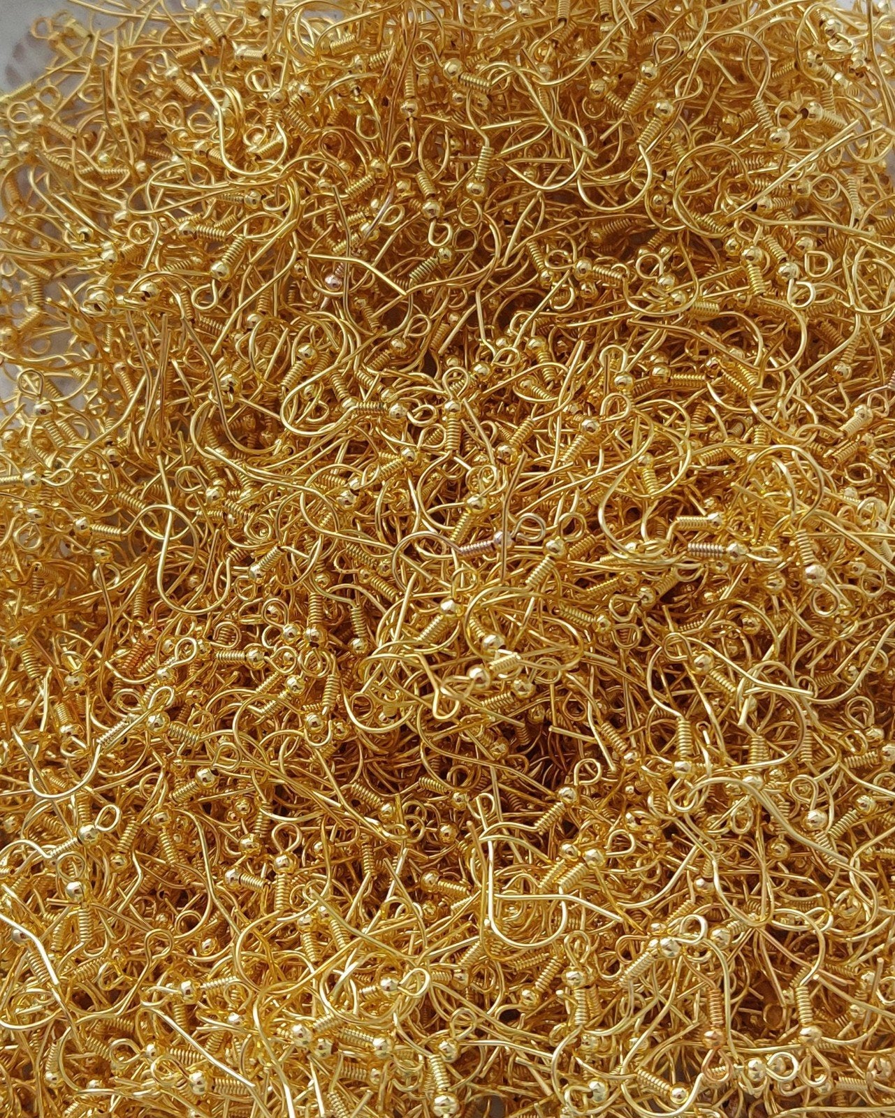 200 goudkleurige oorbel haakjes met bolletje en veertje, Verzenden, Nieuw, Overige typen