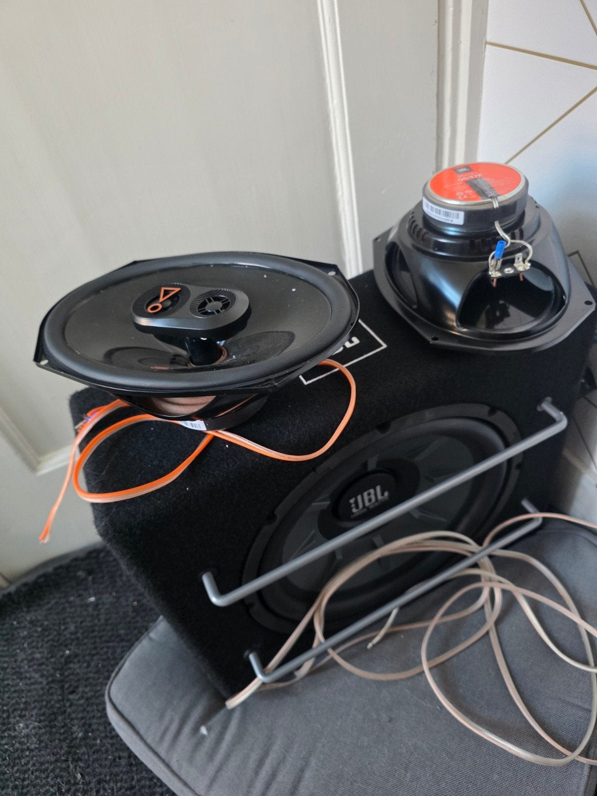 JBL Subwoofer 1000W en hoedenplank speakers, Auto diversen, Autospeakers, Ophalen, Zo goed als nieuw
