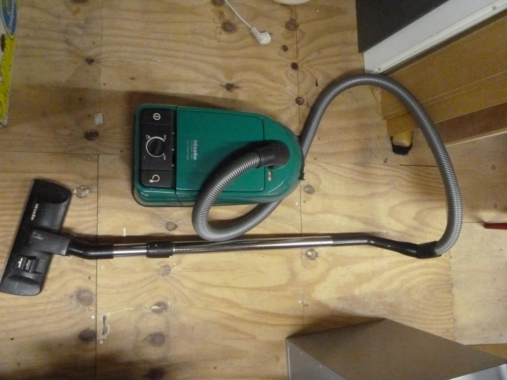 Miele stofzuiger electronic S 251 i 1400, Ophalen, Gebruikt, Stofzak, 1200 tot 1600 watt