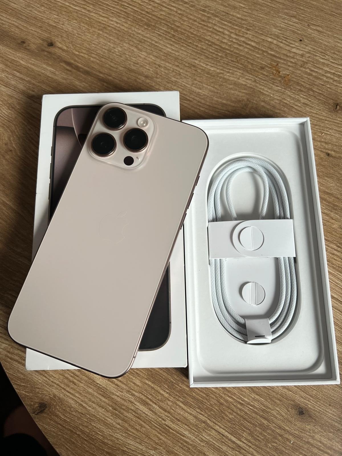 iPhone 16 Pro Max Dessert Titanium 90% batterij, Ophalen, Zo goed als nieuw, Goud, IPhone 16 Pro Max