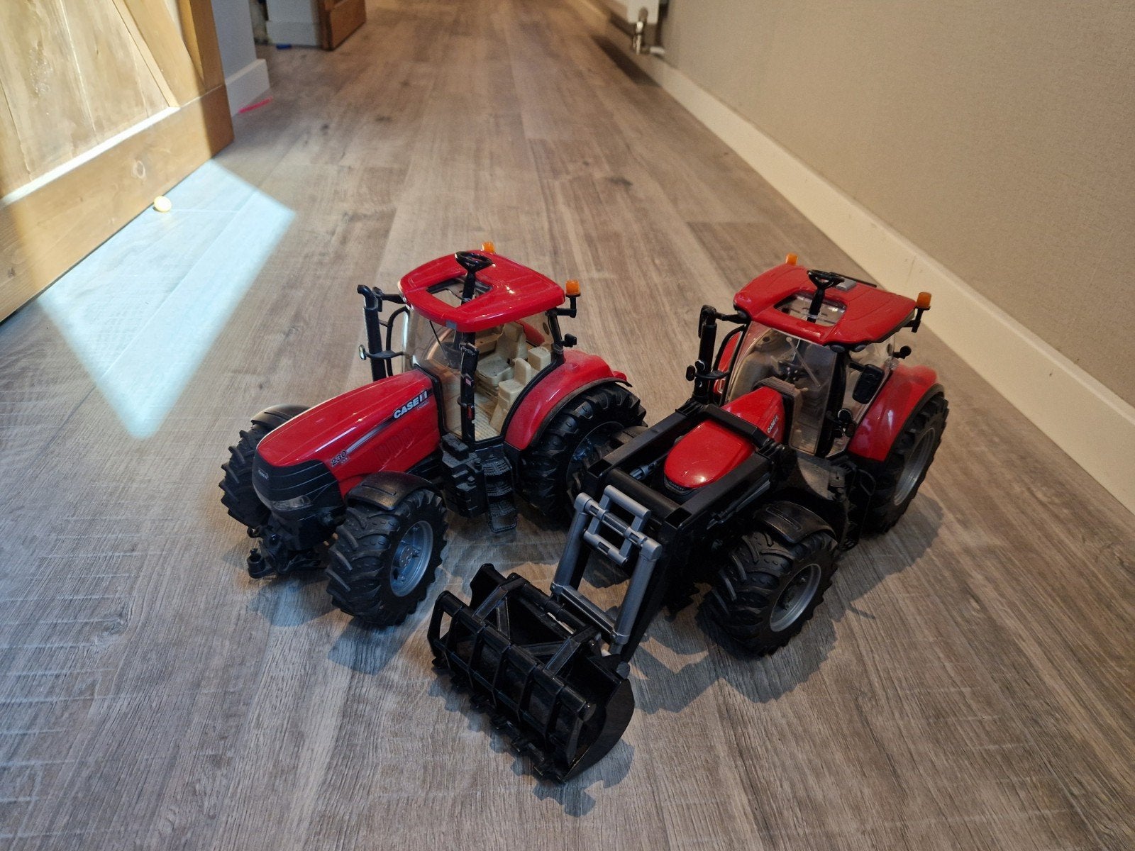 Set van 2 Case IH speelgoedtractoren (Puma 230 & Optum CVX), Ophalen, Gebruikt