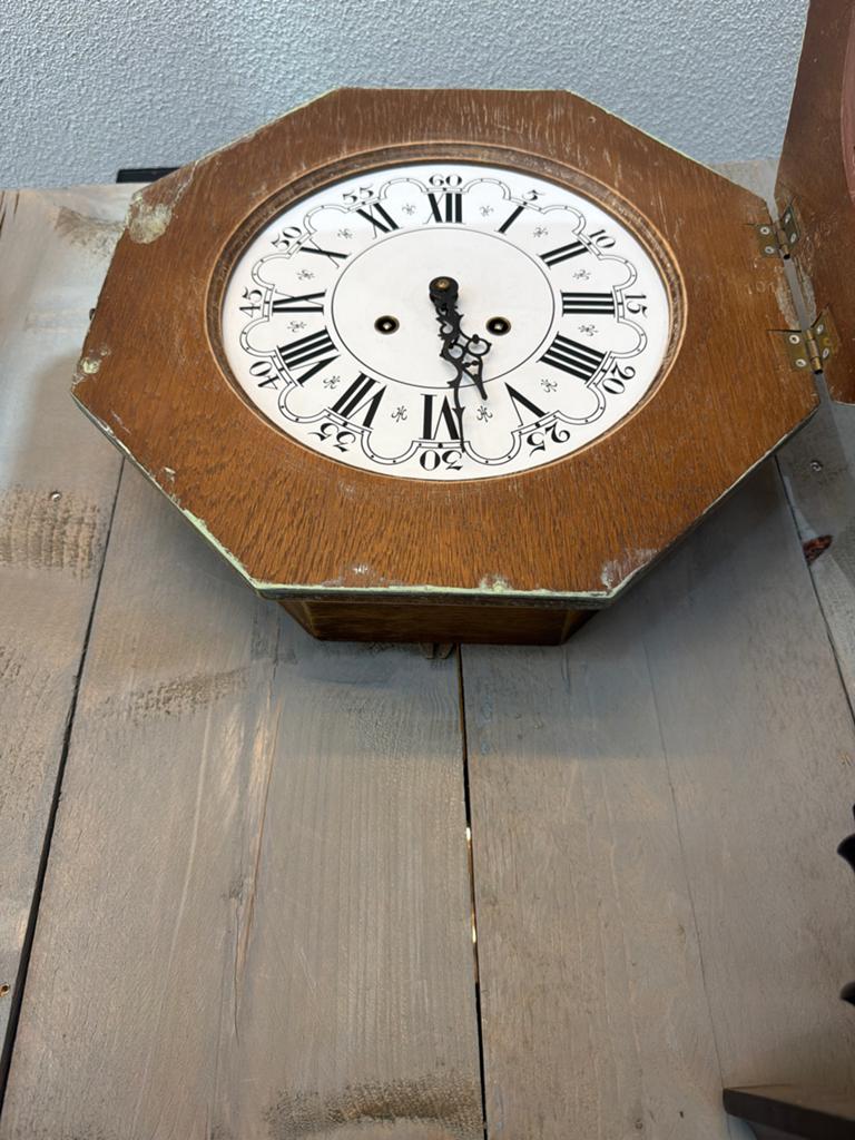 Antieke houten wandklok, Ophalen
