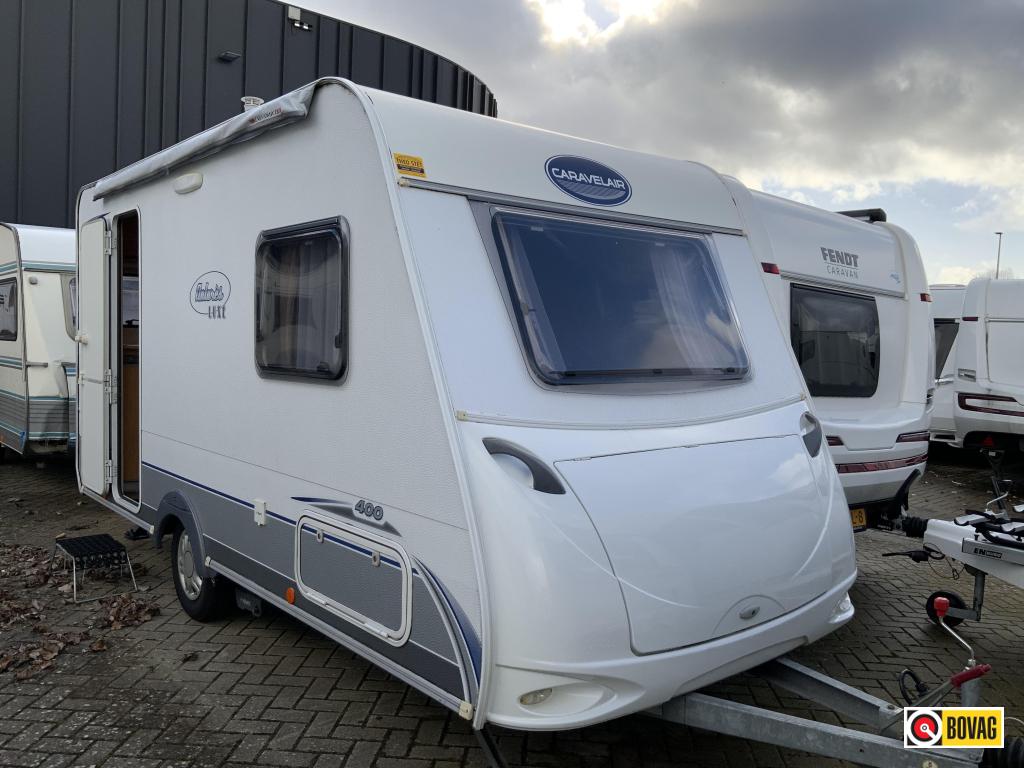 Caravelair Antares Luxe 400 2e Pinksterdag open, Caravans en Kamperen, Caravans, Bedrijf, tot en met 4, 500 - 750 kg, Treinzit