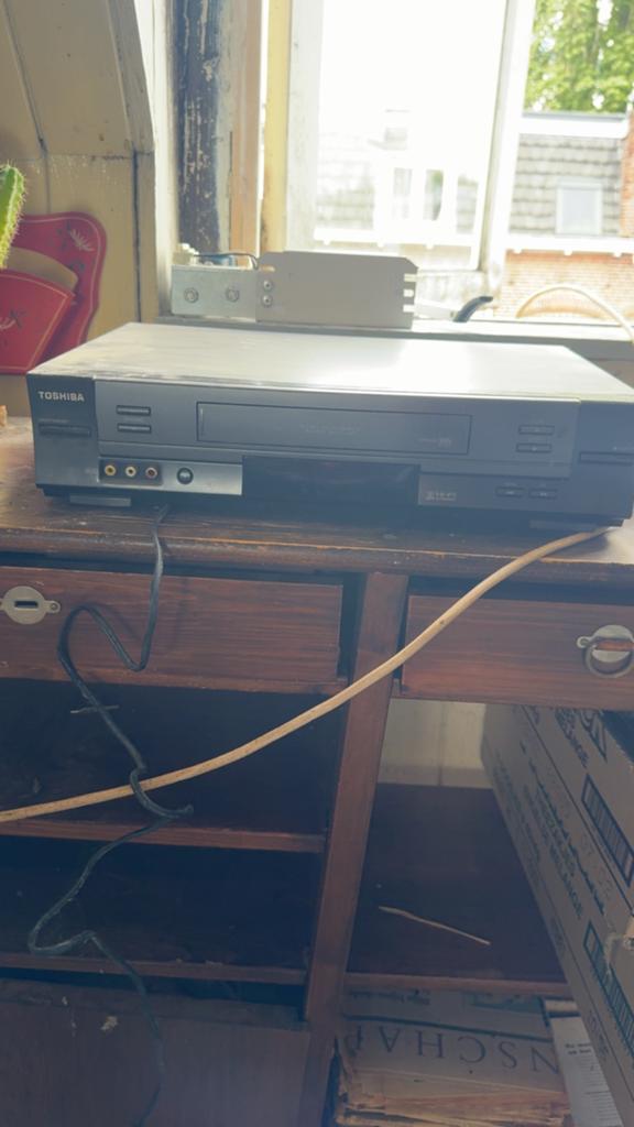 Toshiba VCR VHS-speler/recorder - Model V-811, Audio, Tv en Foto, Videospelers, Ophalen of Verzenden, Zo goed als nieuw, VHS-speler of -recorder