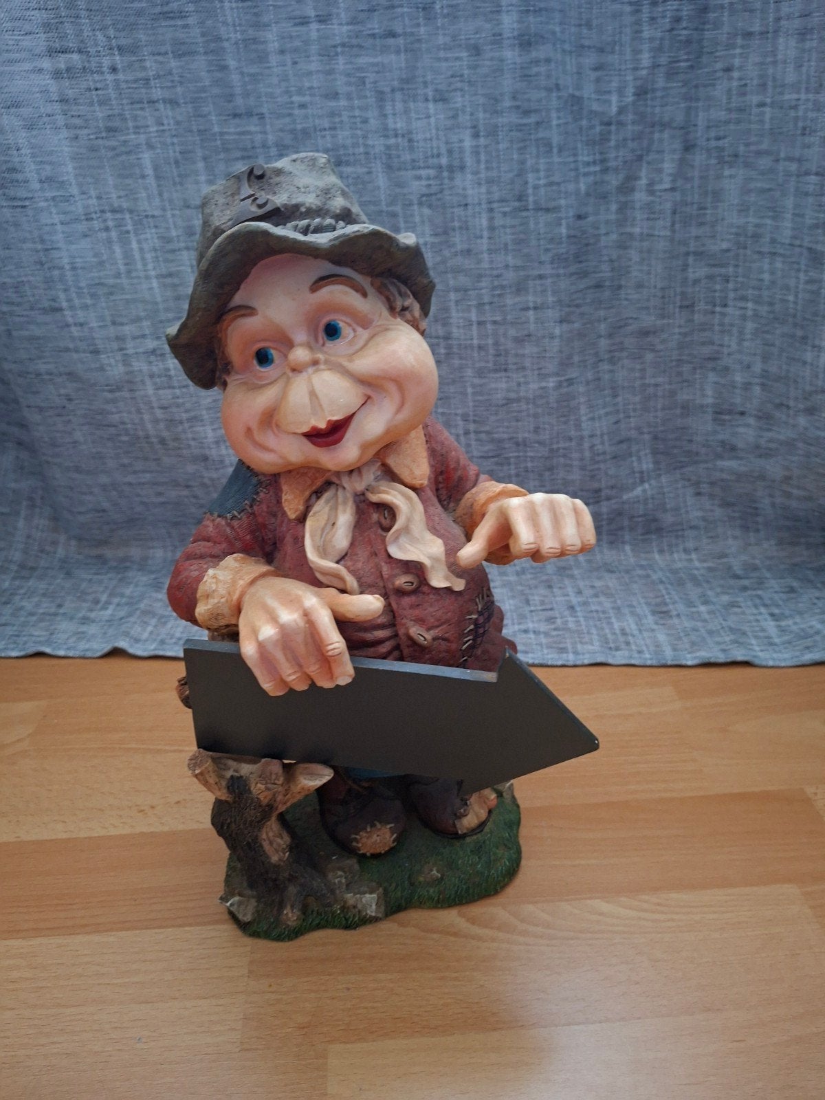 Efteling Laaf met wegwijs bord, Ophalen, Zo goed als nieuw, Beeldje of Poppetje
