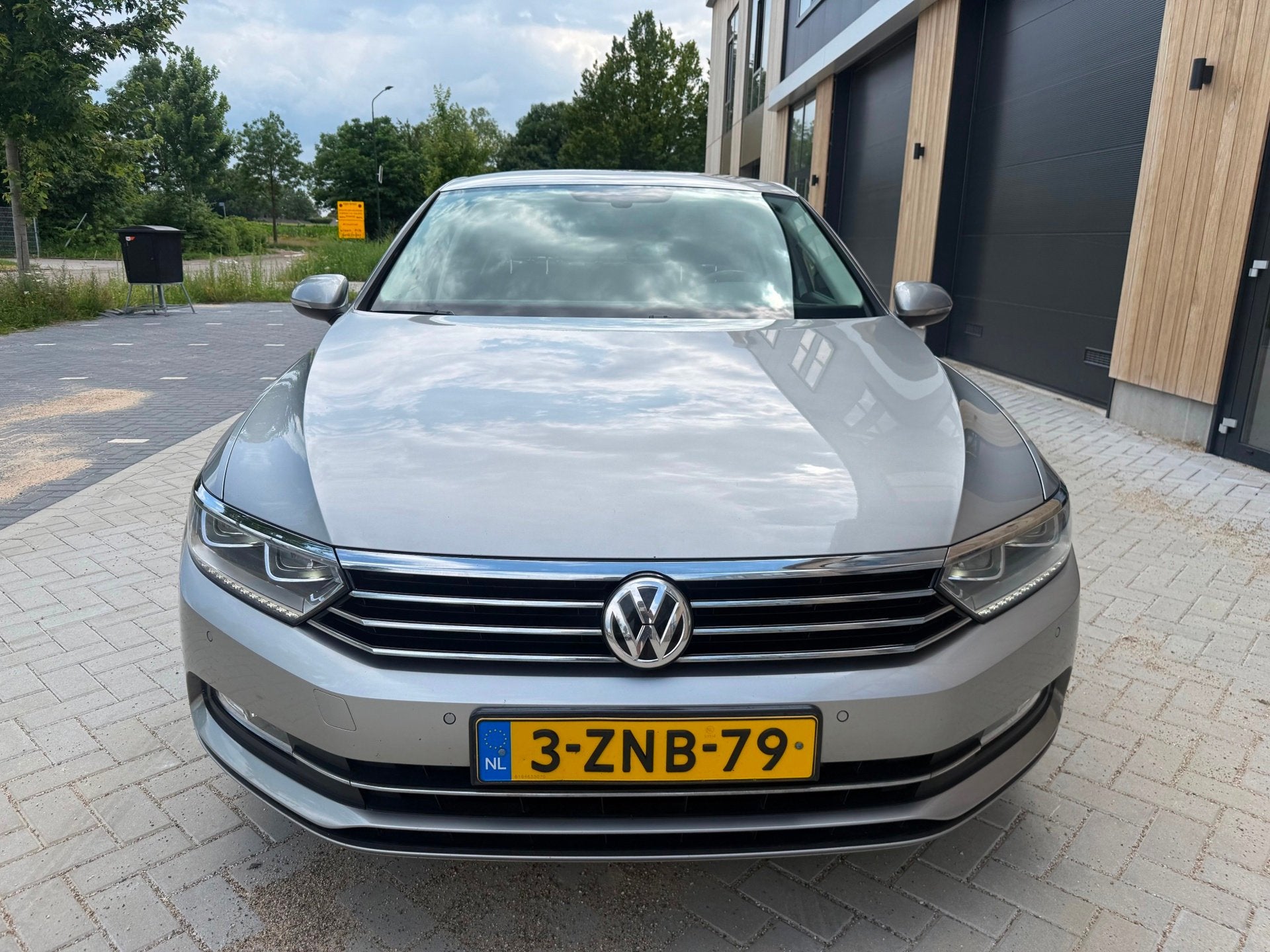Volkswagen Passat 1.6 TDI SEDAN (bj 2015) DSG/XENON/PDC/DEAL, Auto's, Volkswagen, Stof, Gebruikt, Euro 6, 4 cilinders