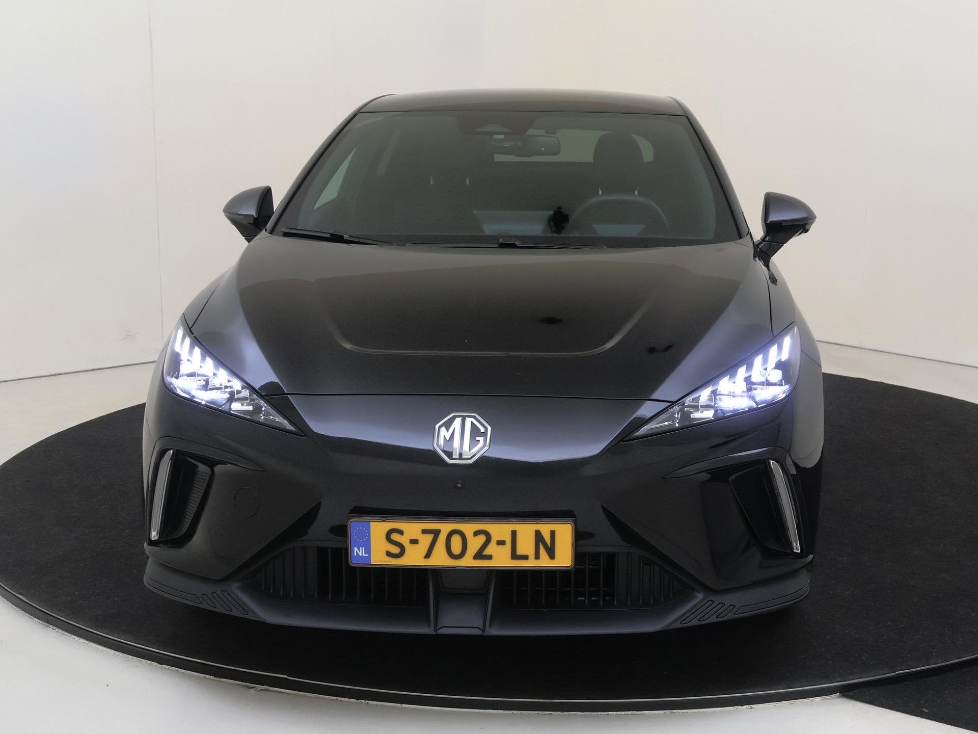 MG MG4 Electric Luxury 64 kWh | Apple Carplay/Android | crui, Auto's, Gebruikt, Origineel Nederlands, Onderhoudsboekje, 500 kg