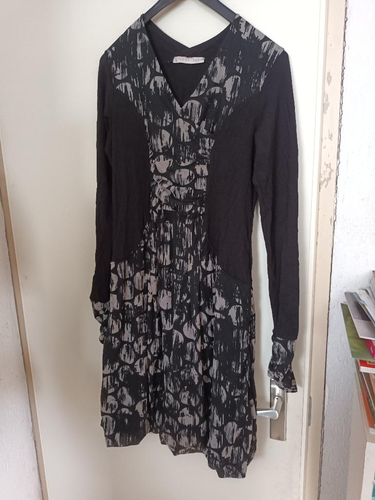   Venducci jurk elk seizoen modal. Zwart grijs cirkels, Kleding | Dames, Maat 42/44 (L), Ophalen of Verzenden, Zo goed als nieuw