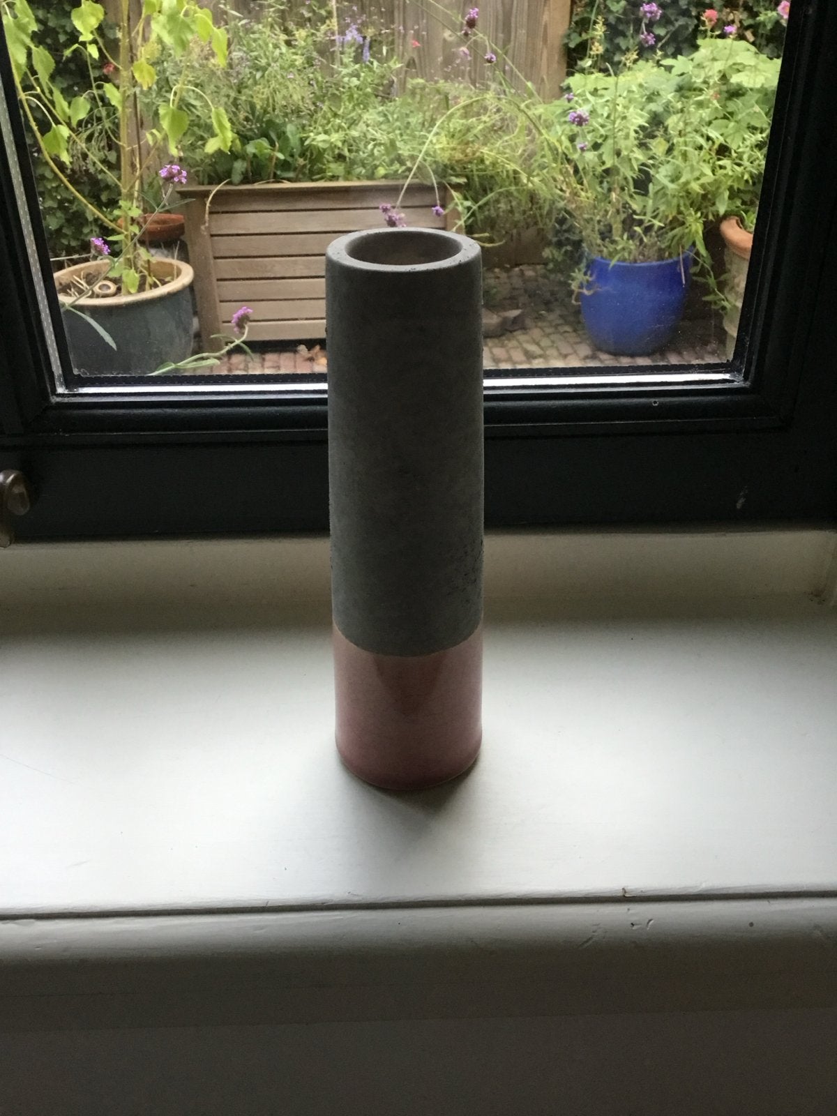 House Doctor vaas, grijs met roze onderkant NIEUW, Nieuw, Ophalen of Verzenden, Steen/keramiek, Geschikt voor droogbloemen