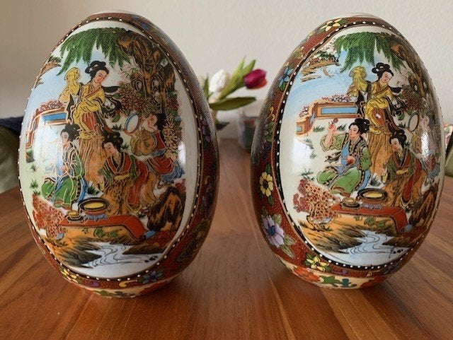 Twee grote porseleinen chinezen eieren - als nieuw, Antiek en Kunst, Curiosa en Brocante, Ophalen