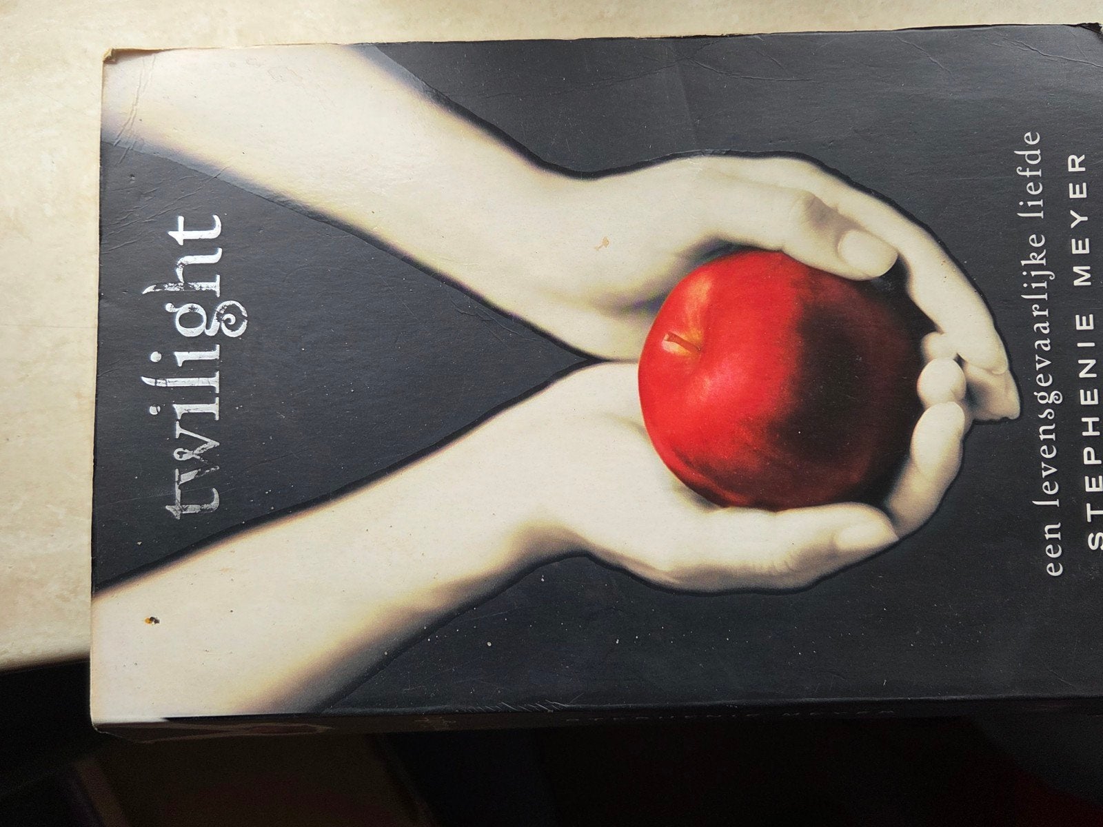 Twilight - Een levensgevaarlijke liefde (Stephenie Meyer), Ophalen of Verzenden, Zo goed als nieuw, Stephenie Meyer, Nederland
