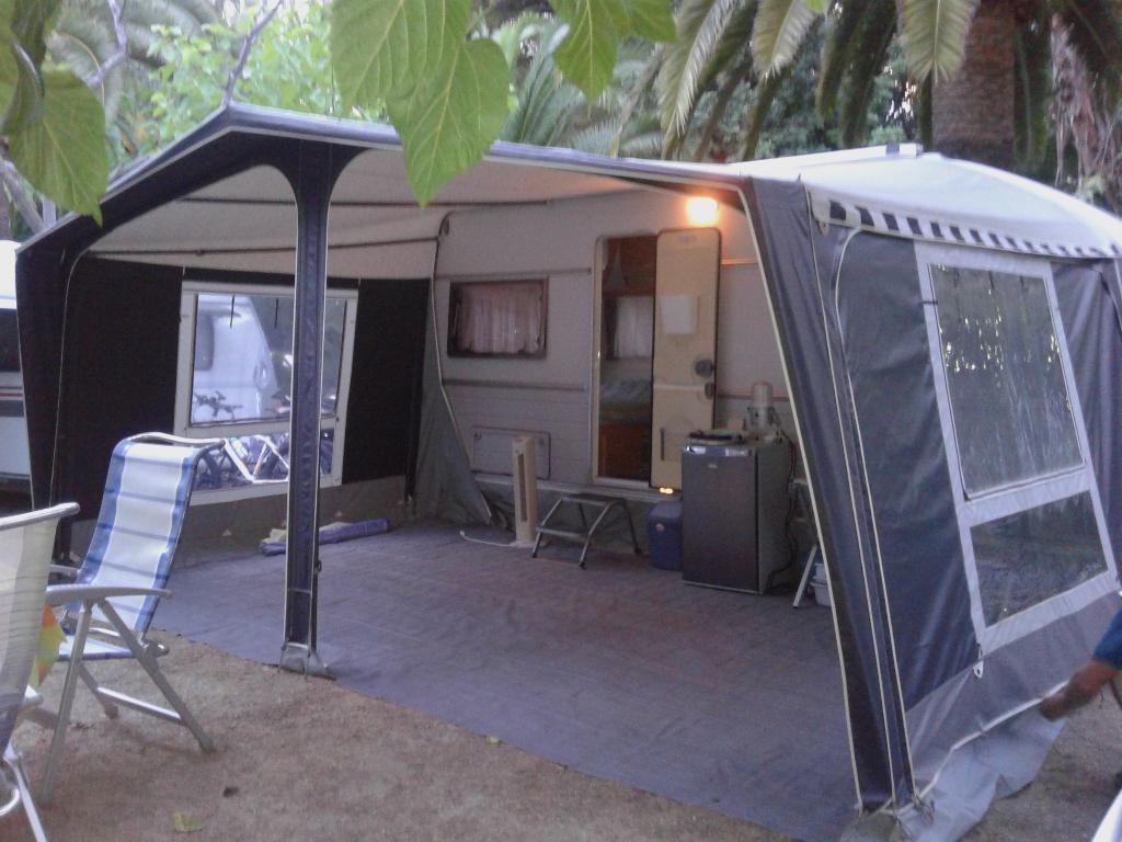 Caravan te huur en te koop Spanje regio Tarragona -Montroig, Vast bed, Hobby, Koelkast, Bedrijf