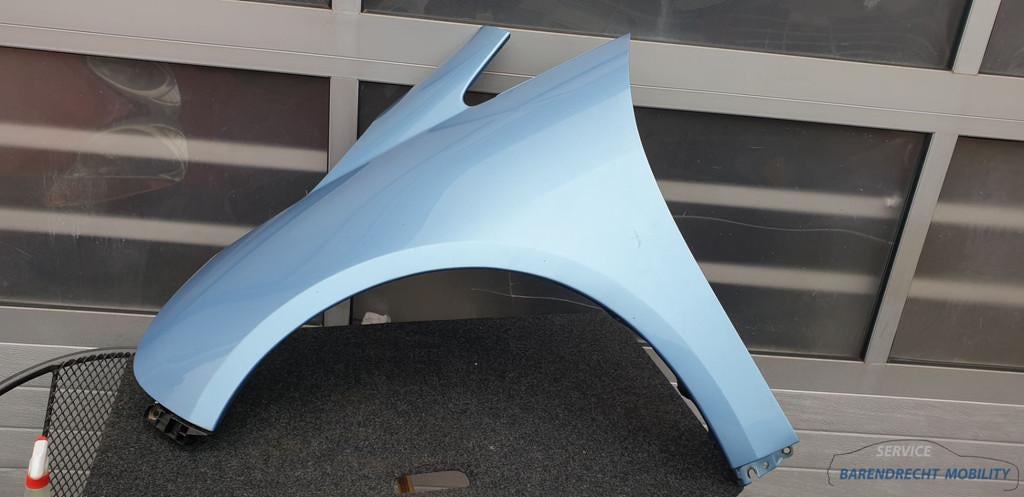 Spatbord linksvoor Grandis Mitsubishi T35a origineel gebruik, Info@mitsubishi-motors.com, Gebruikt, Voor, Mitsubishi Motors Corporation