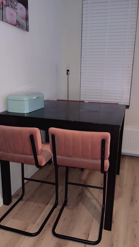 Hoge eettafel met 4 krukken, Ophalen, Gebruikt, Met voetsteun, 60 tot 90 cm