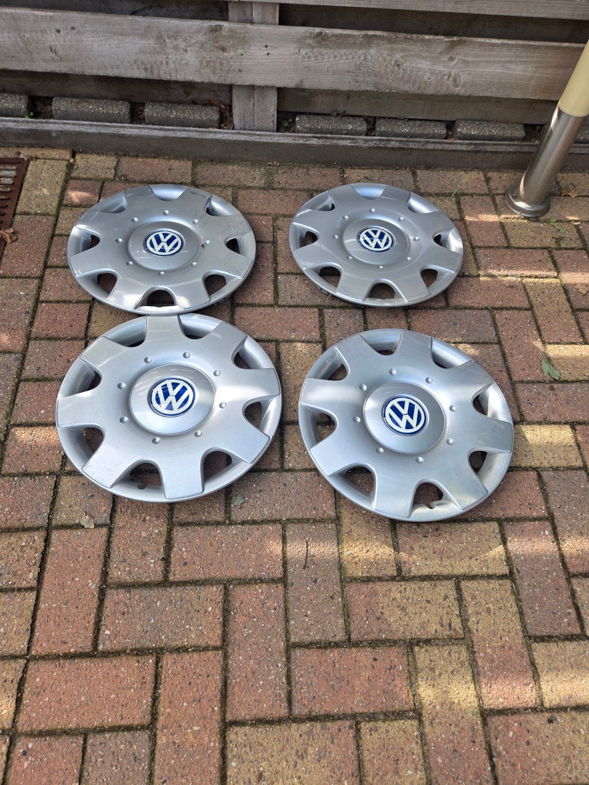 4 originele VW wieldoppen 16 inch, Auto diversen, Ophalen of Verzenden, Gebruikt