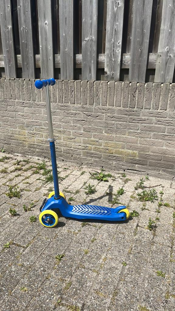 Kinderstep, 3 wielen, geel en blauw, Ophalen, Gebruikt, Gewone step