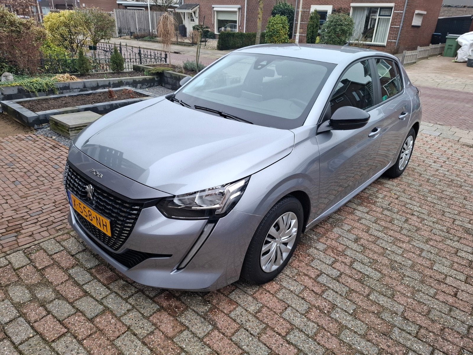 Peugeot 208 1.2 Puretech 75pk 2024 Grijs, Voorwielaandrijving, 1199 cc, Origineel Nederlands, Bedrijf