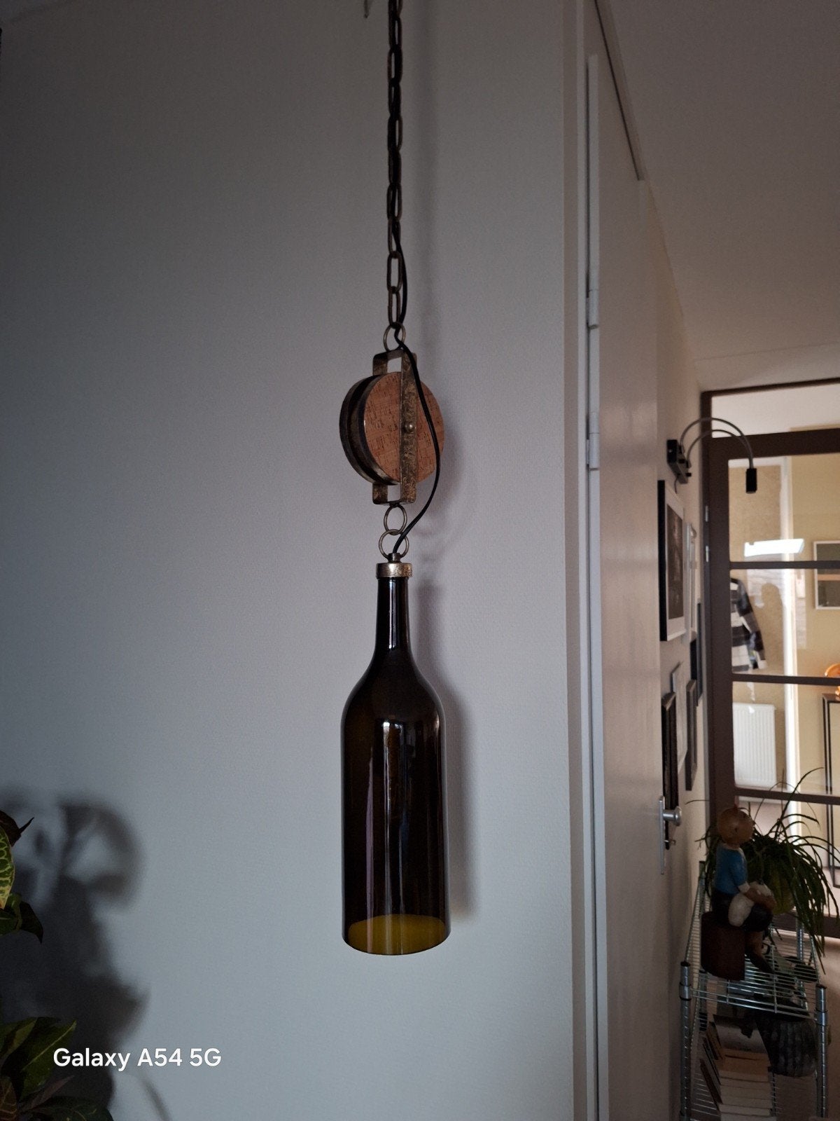 Unieke lamp aan katrol - Flessenlamp, Gebruikt, Glas, Industrieel, Vintage, Upcycled, E27 (groot)
