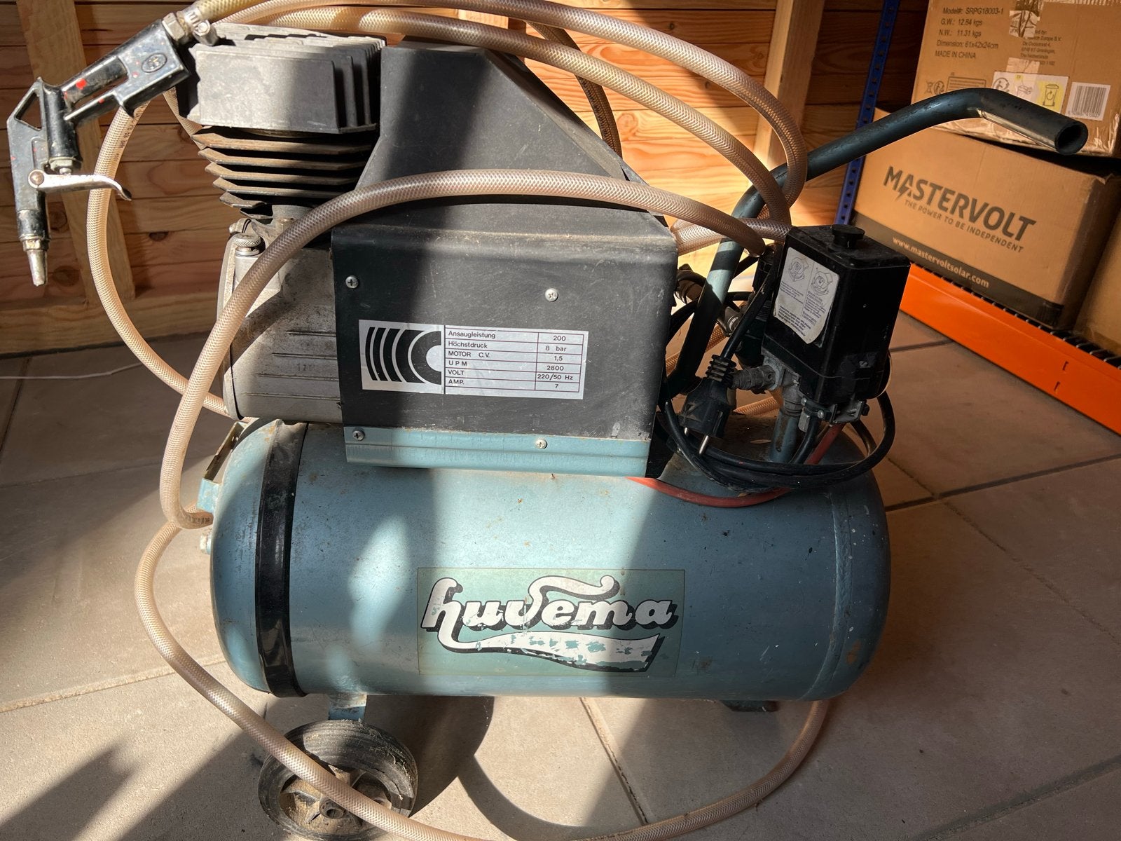 Huvema compressor met diverse opzetstukken, Gebruikt, 6 tot 10 bar, Ophalen of Verzenden, Minder dan 200 liter/min