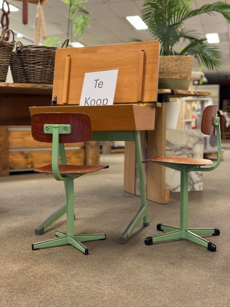 Klein ouderwets schoolbankje, Antiek en Kunst, Antiek | Meubels | Stoelen en Banken, Ophalen of Verzenden
