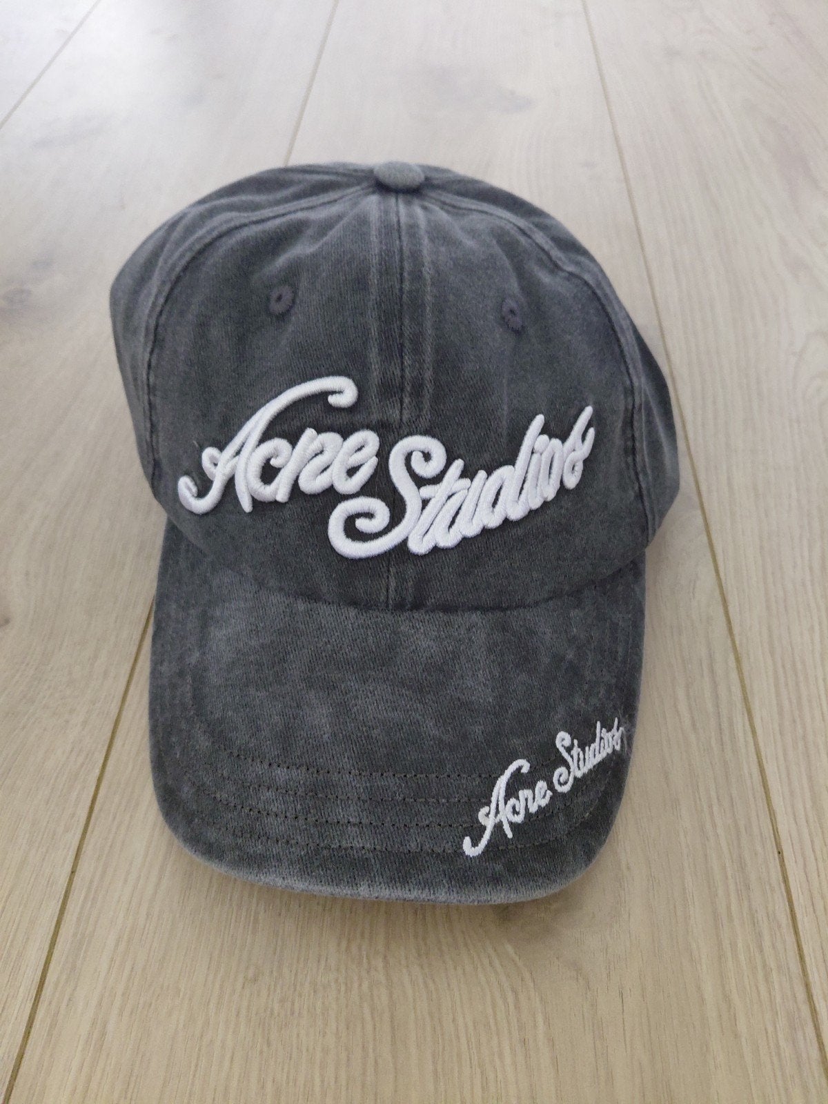 Acne Studios Pet - Grijs - Zo goed als nieuw, Acne Studios, One size fits all, Ophalen of Verzenden, Pet