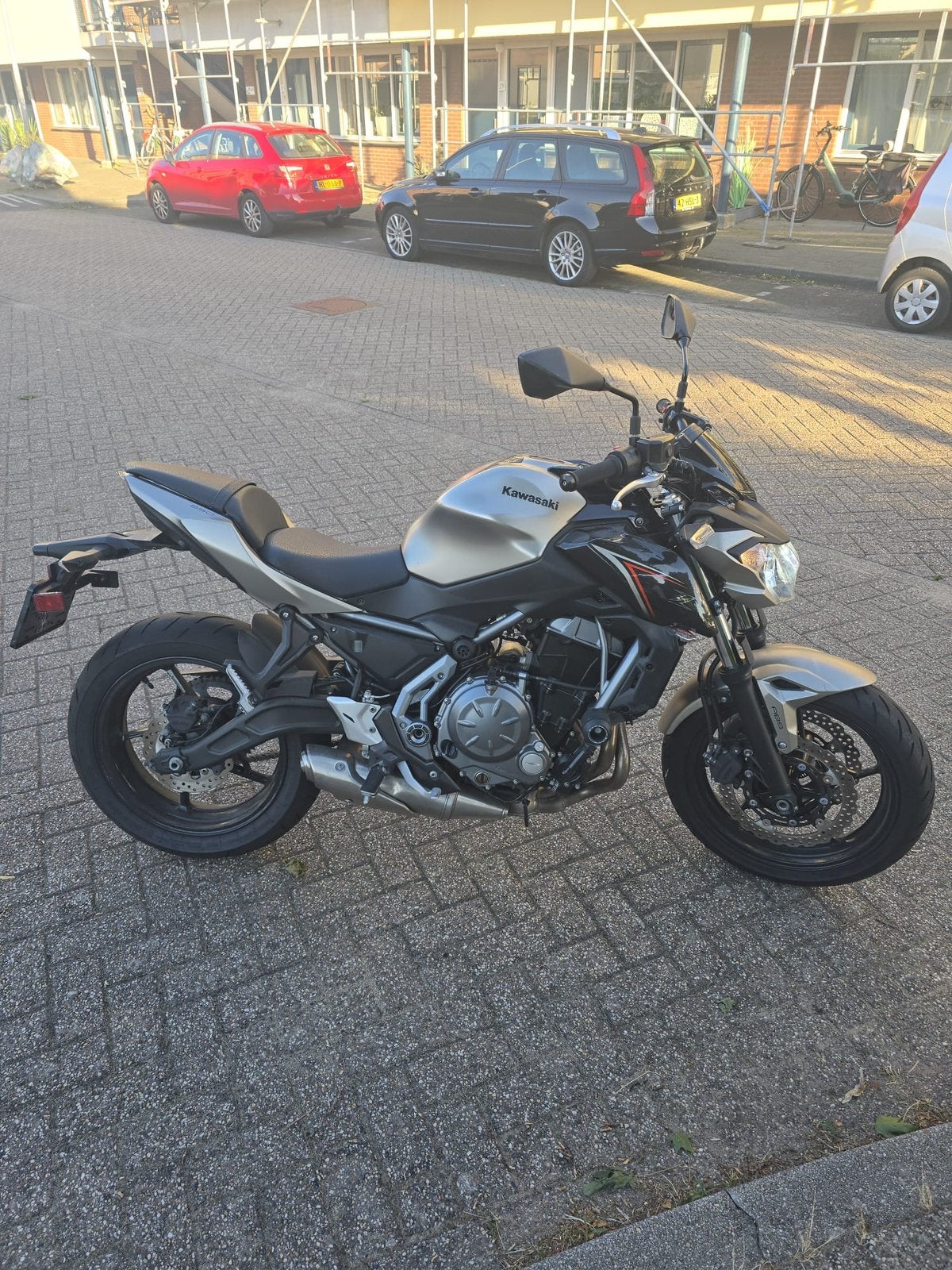 Kwasaki Z650. Juli 2017. Weinig kilometers!, Handvatverwarming, 2 cilinders, 649 cc, Gebruikt